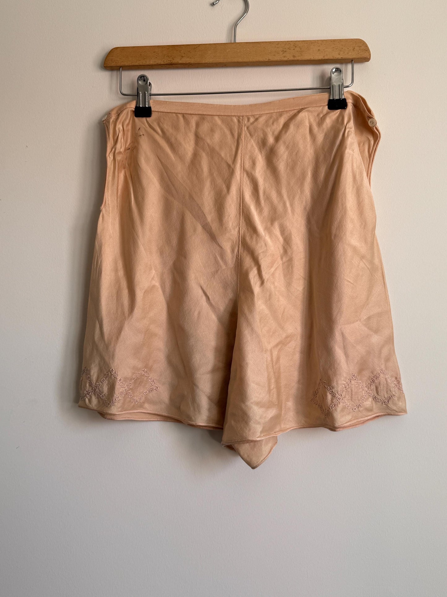 Vintage Peach Tap Pants | 1940s French Knickers | Embroidered Lingerie Shorts | Boudoir Bloomers | Retro Bridal Lingerie