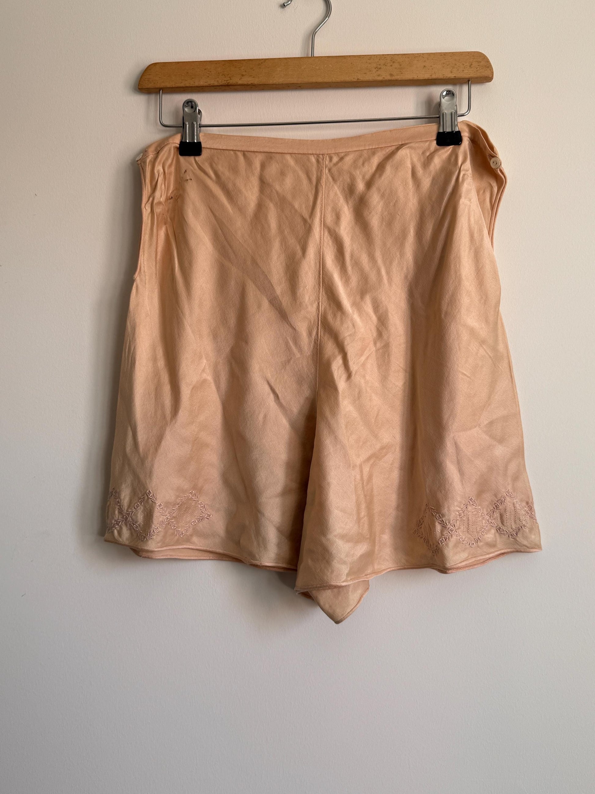 Vintage Peach Tap Pants | 1940s French Knickers | Embroidered Lingerie Shorts | Boudoir Bloomers | Retro Bridal Lingerie
