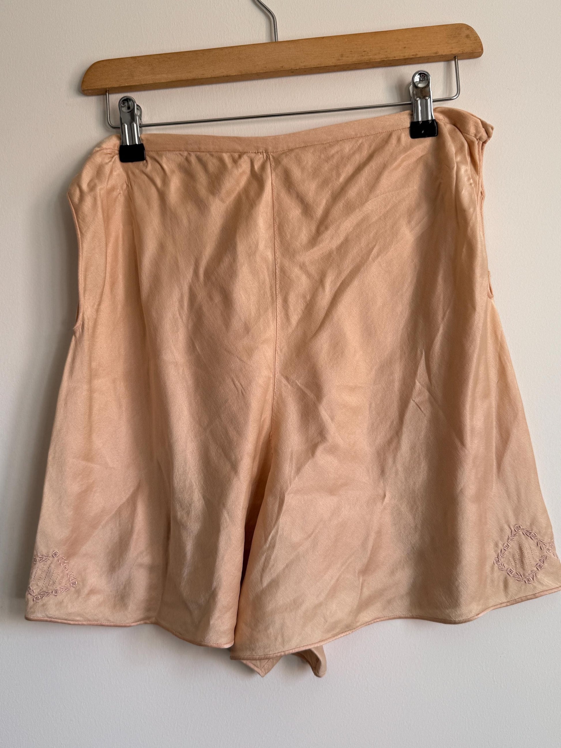Vintage Peach Tap Pants | 1940s French Knickers | Embroidered Lingerie Shorts | Boudoir Bloomers | Retro Bridal Lingerie