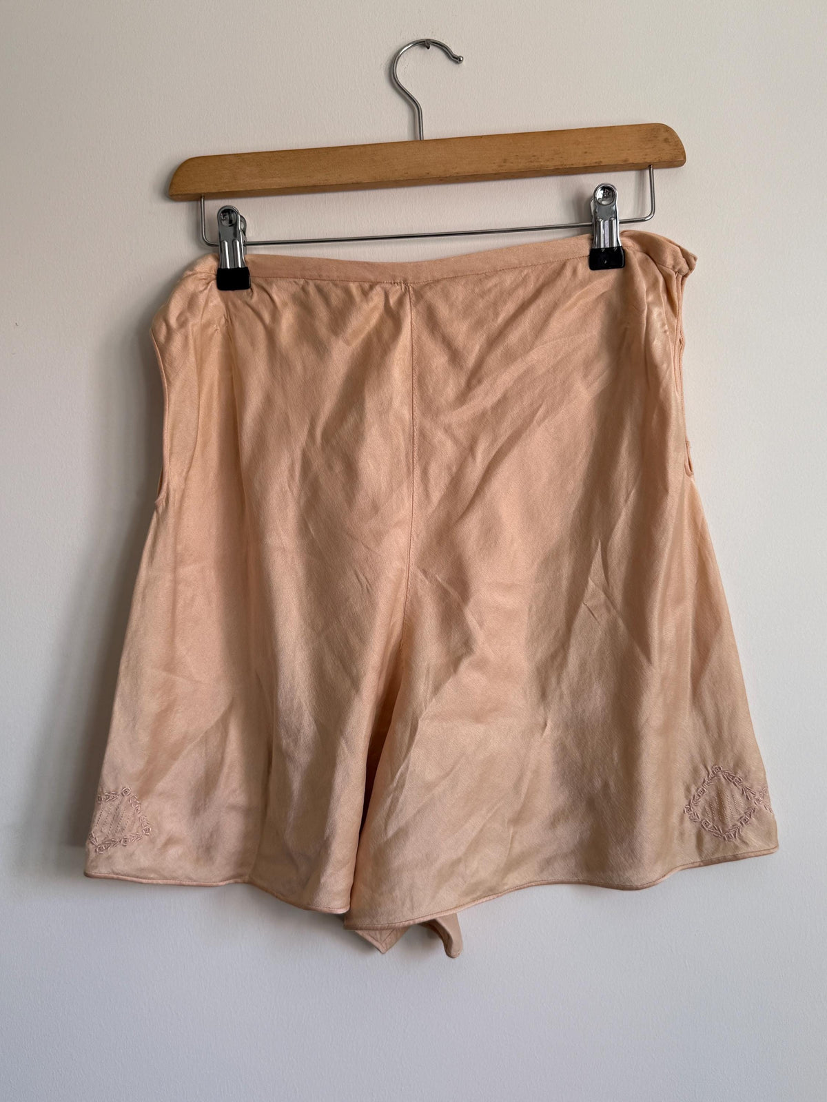 Vintage Peach Tap Pants | 1940s French Knickers | Embroidered Lingerie Shorts | Boudoir Bloomers | Retro Bridal Lingerie