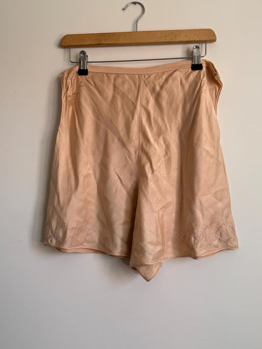 Vintage Peach Tap Pants | 1940s French Knickers | Embroidered Lingerie Shorts | Boudoir Bloomers | Retro Bridal Lingerie