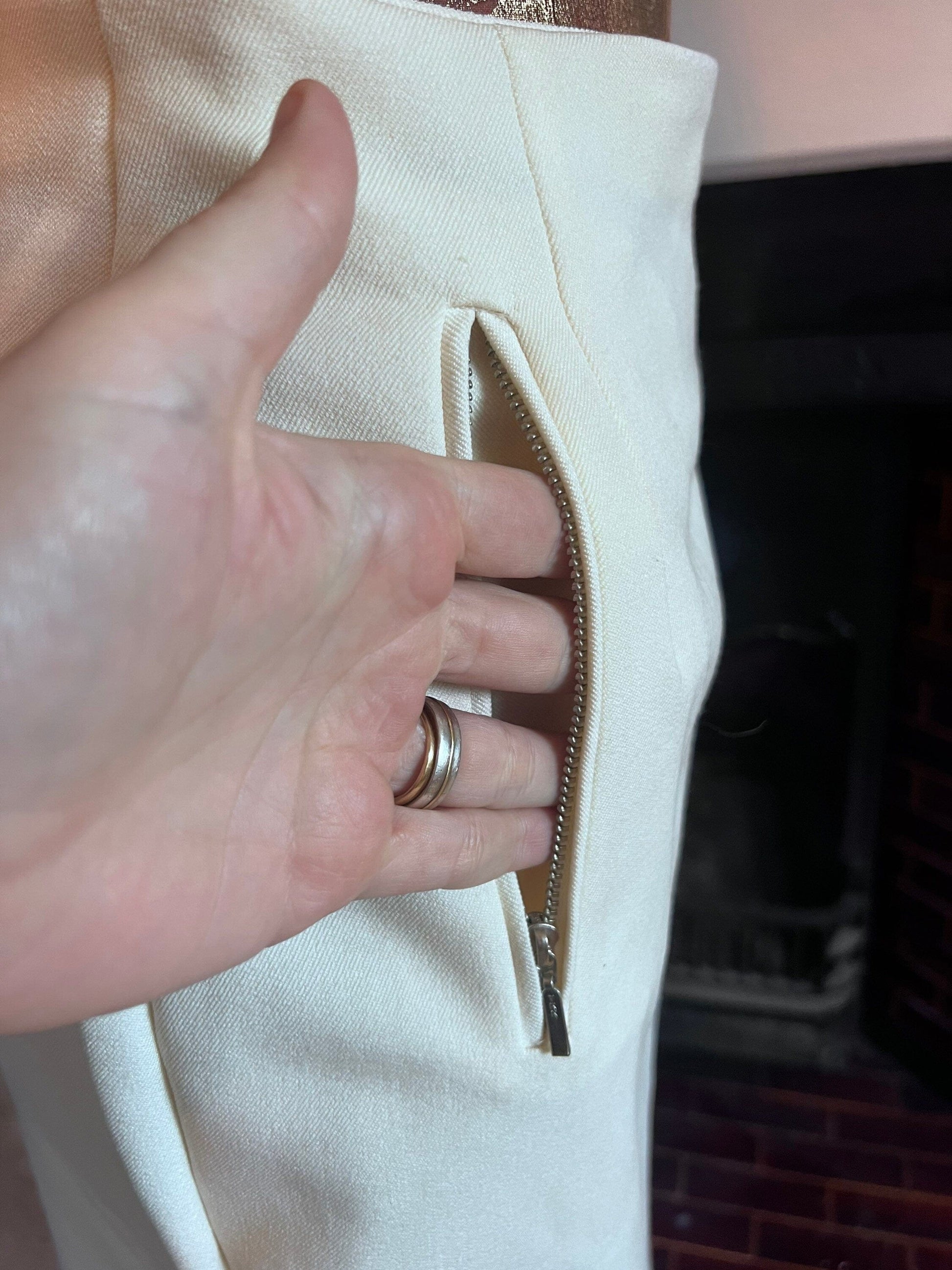 Vintage 80s M&S Cream Pencil skirt - Zip Pocket Detail pencil skirt UK12