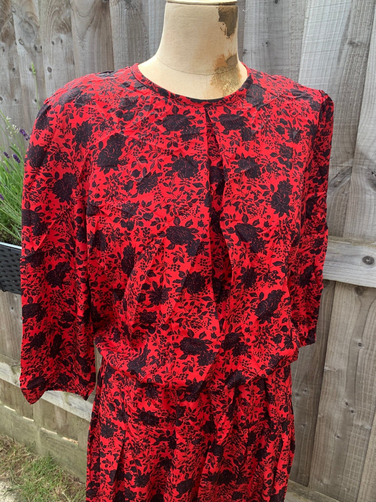 Vintage 1980s red and black dress vintage - Day Dress floral pattern dress Rare Plus Size eu 42 size 16 red voluptuous vintage