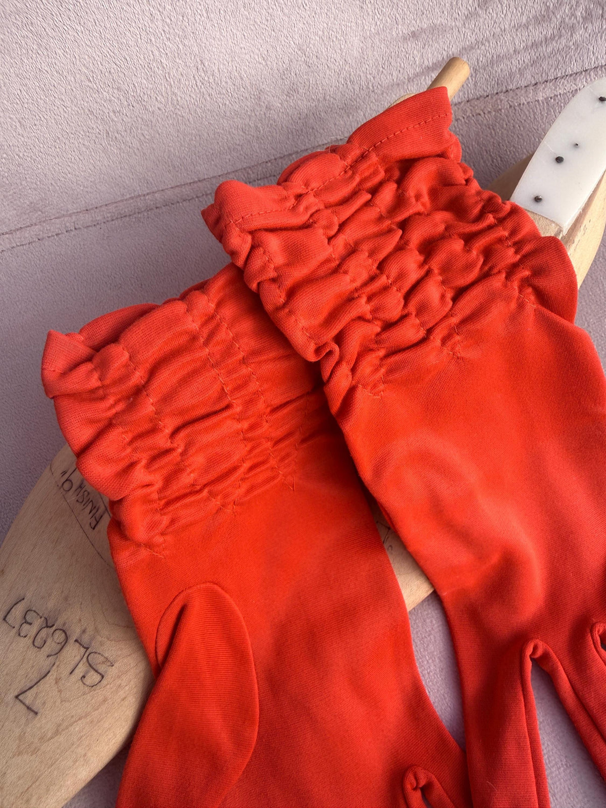 Vintage Red Fabric Gloves with Gathered Cuffs – Bright Occasion Evening Accessories