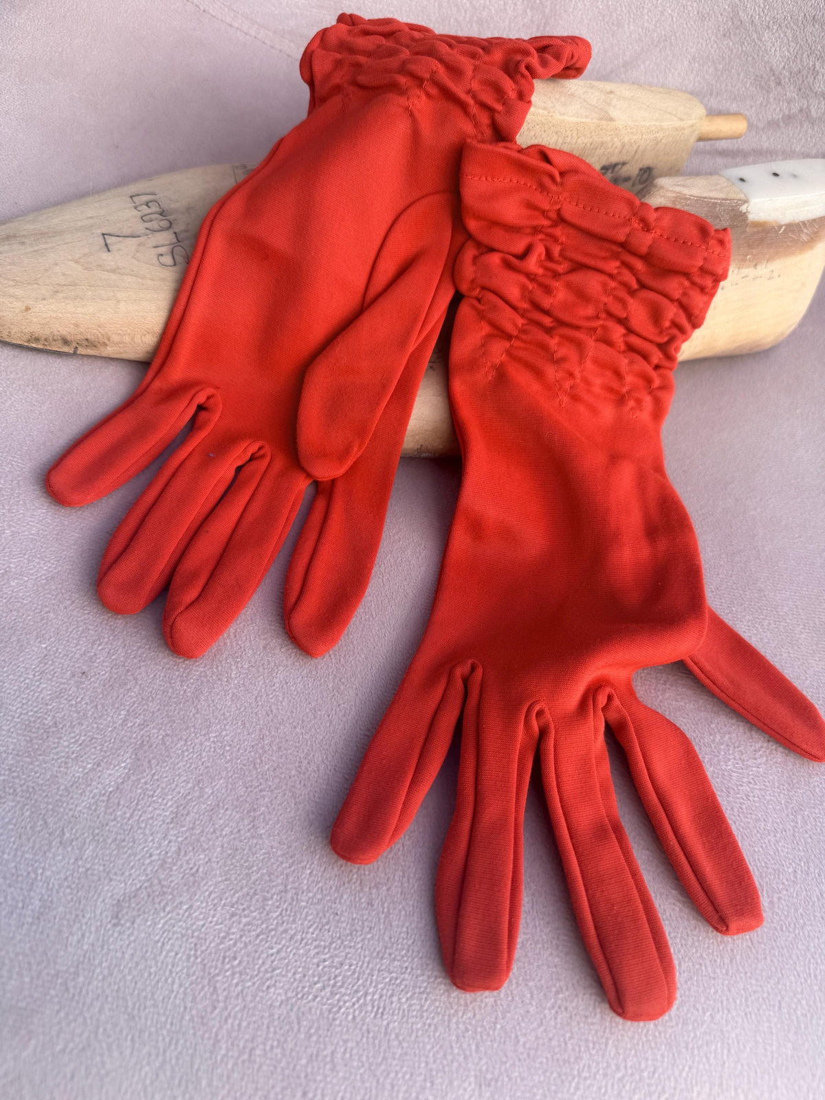 Vintage Red Fabric Gloves with Gathered Cuffs – Bright Occasion Evening Accessories