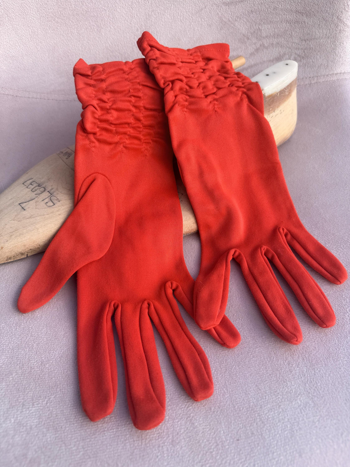 Vintage Red Fabric Gloves with Gathered Cuffs – Bright Occasion Evening Accessories