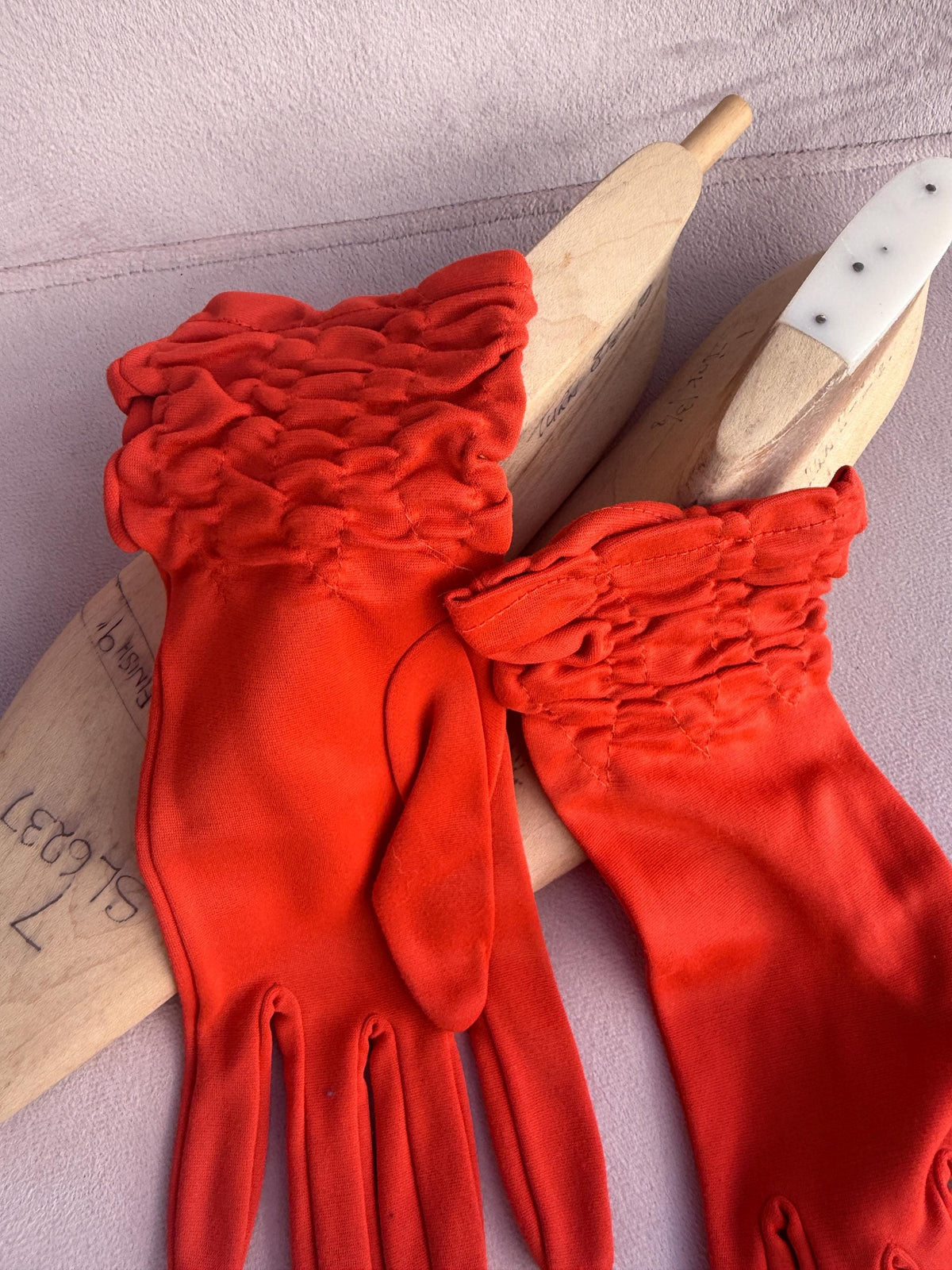 Vintage Red Fabric Gloves with Gathered Cuffs – Bright Occasion Evening Accessories