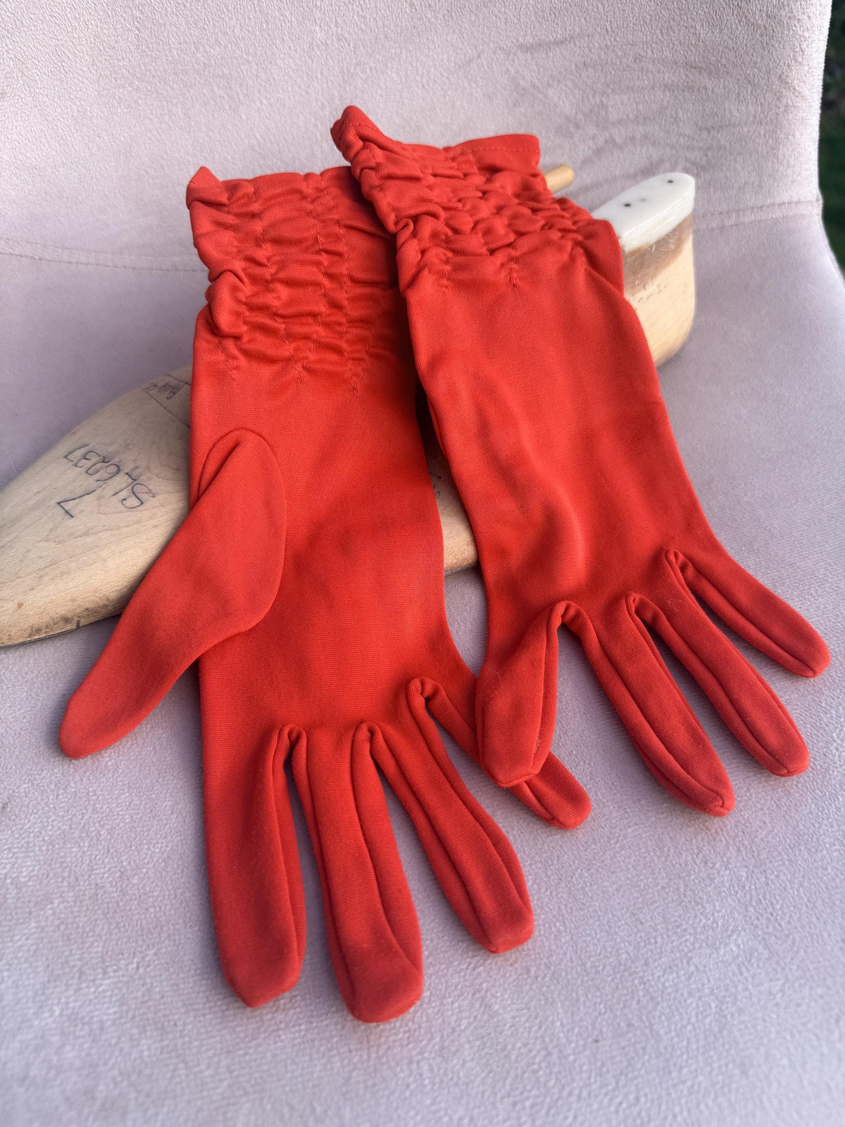 Vintage Red Fabric Gloves with Gathered Cuffs – Bright Occasion Evening Accessories