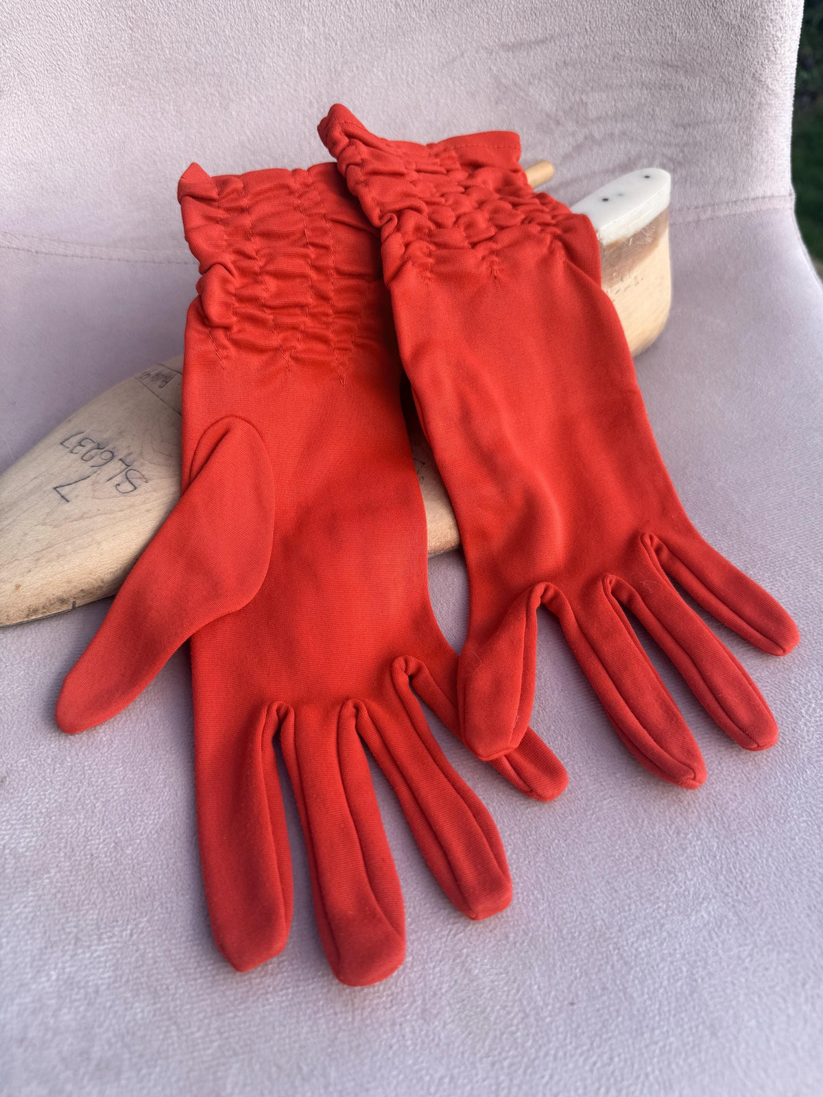 Vintage Red Fabric Gloves with Gathered Cuffs – Bright Occasion Evening Accessories