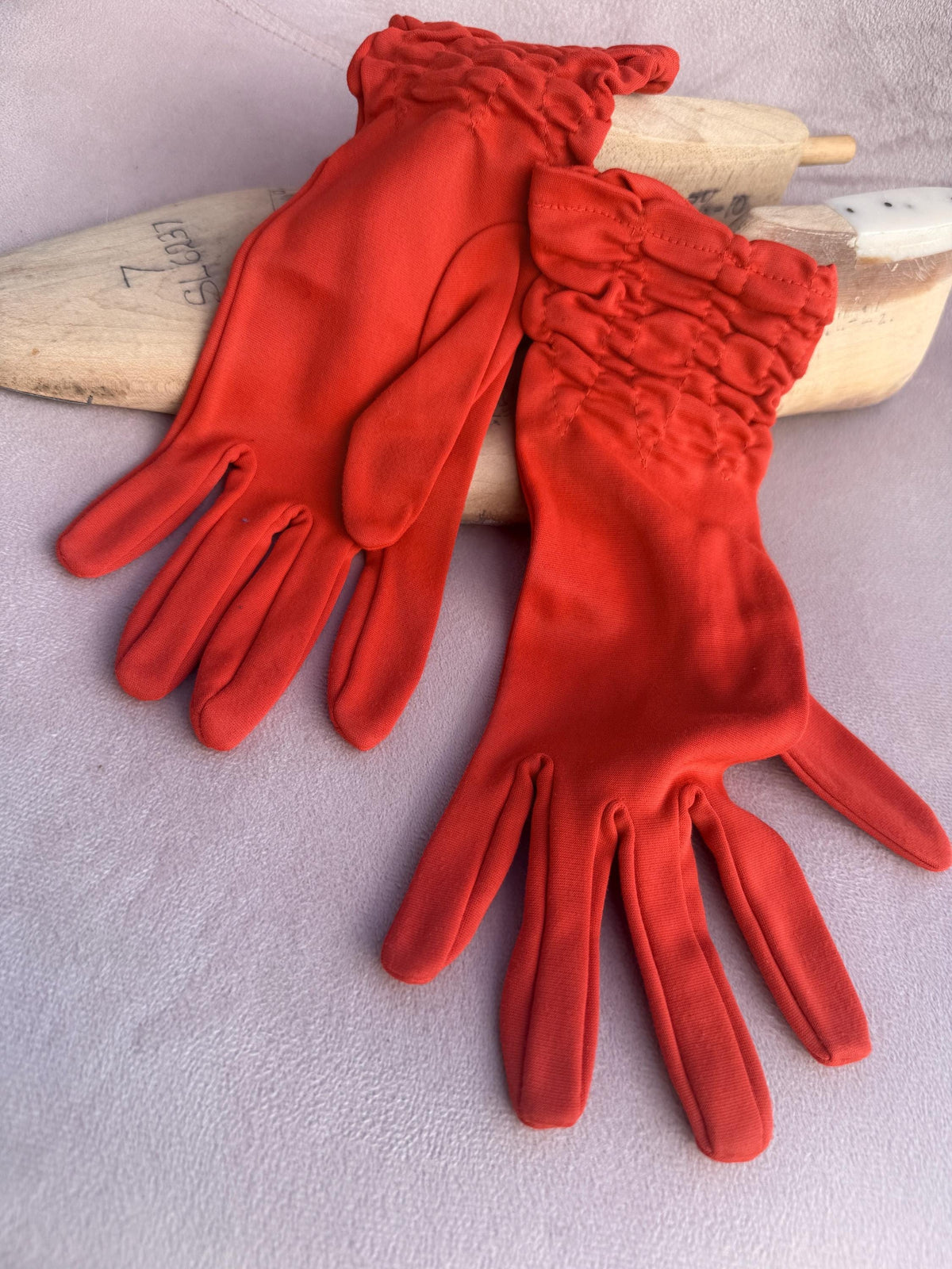 Vintage Red Fabric Gloves with Gathered Cuffs – Bright Occasion Evening Accessories