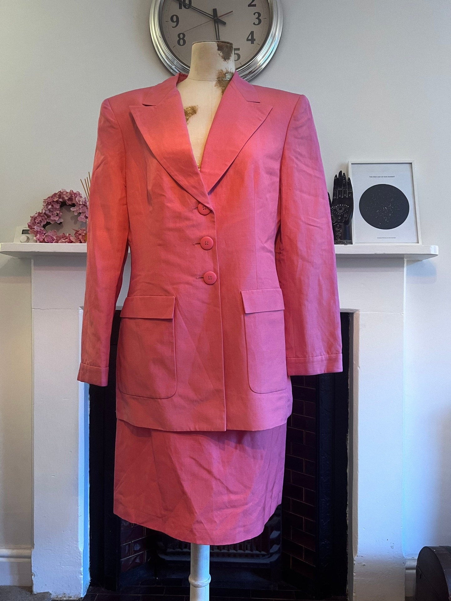 Vintage Silk Suit Linen Skirt Suit - pencil Skirt and longline blazer with pocket details Size UK12 - Pink 1990s