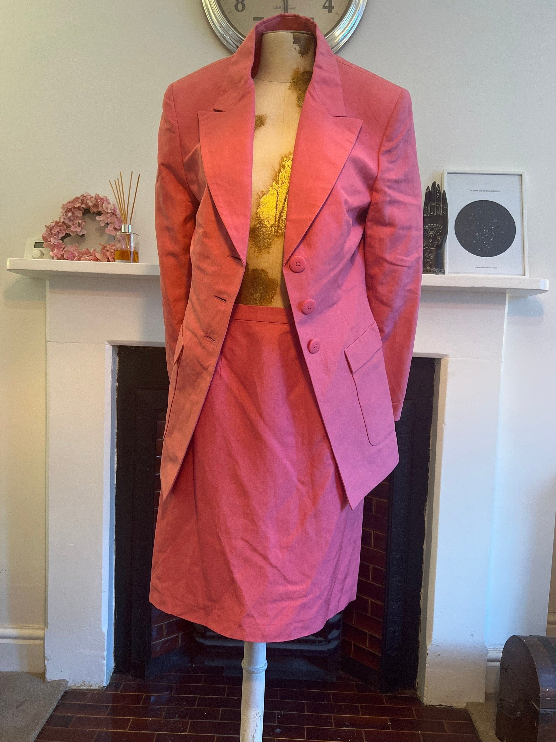 Vintage Silk Suit Linen Skirt Suit - pencil Skirt and longline blazer with pocket details Size UK12 - Pink 1990s