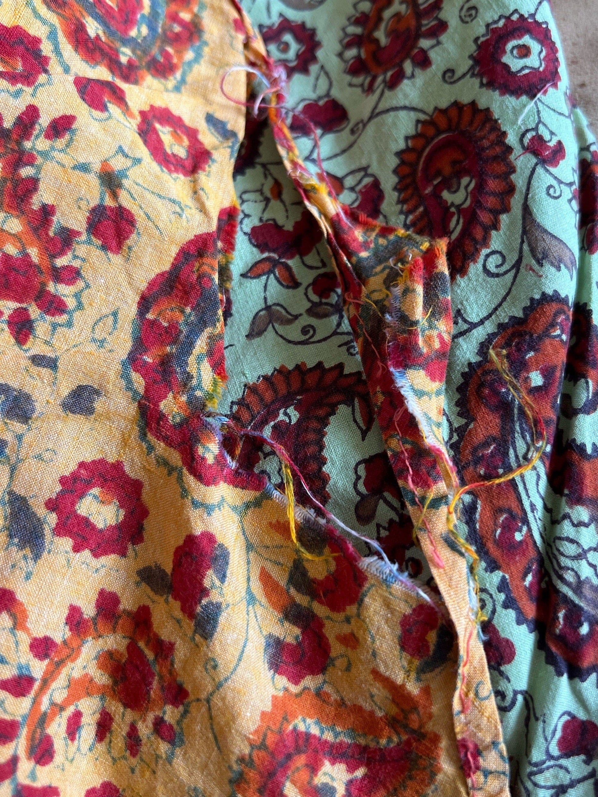 Vintage Skirt mustard Paisley Fabric Handmade wrap Skirt knee Length mustard Floral Vintage handmade skirt 1970 - Vintage - DAMAGED