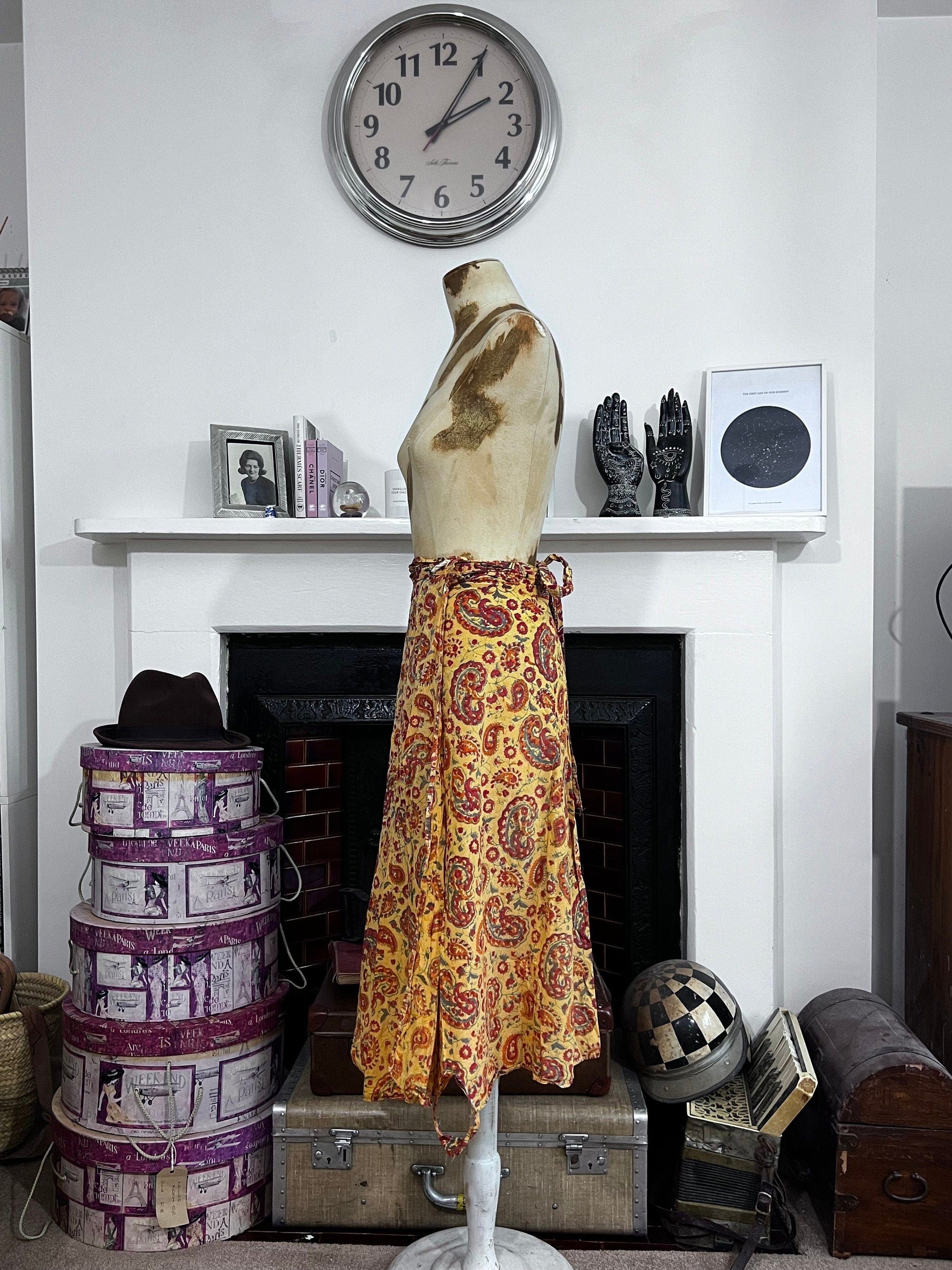 Vintage Skirt mustard Paisley Fabric Handmade wrap Skirt knee Length mustard Floral Vintage handmade skirt 1970 - Vintage - DAMAGED