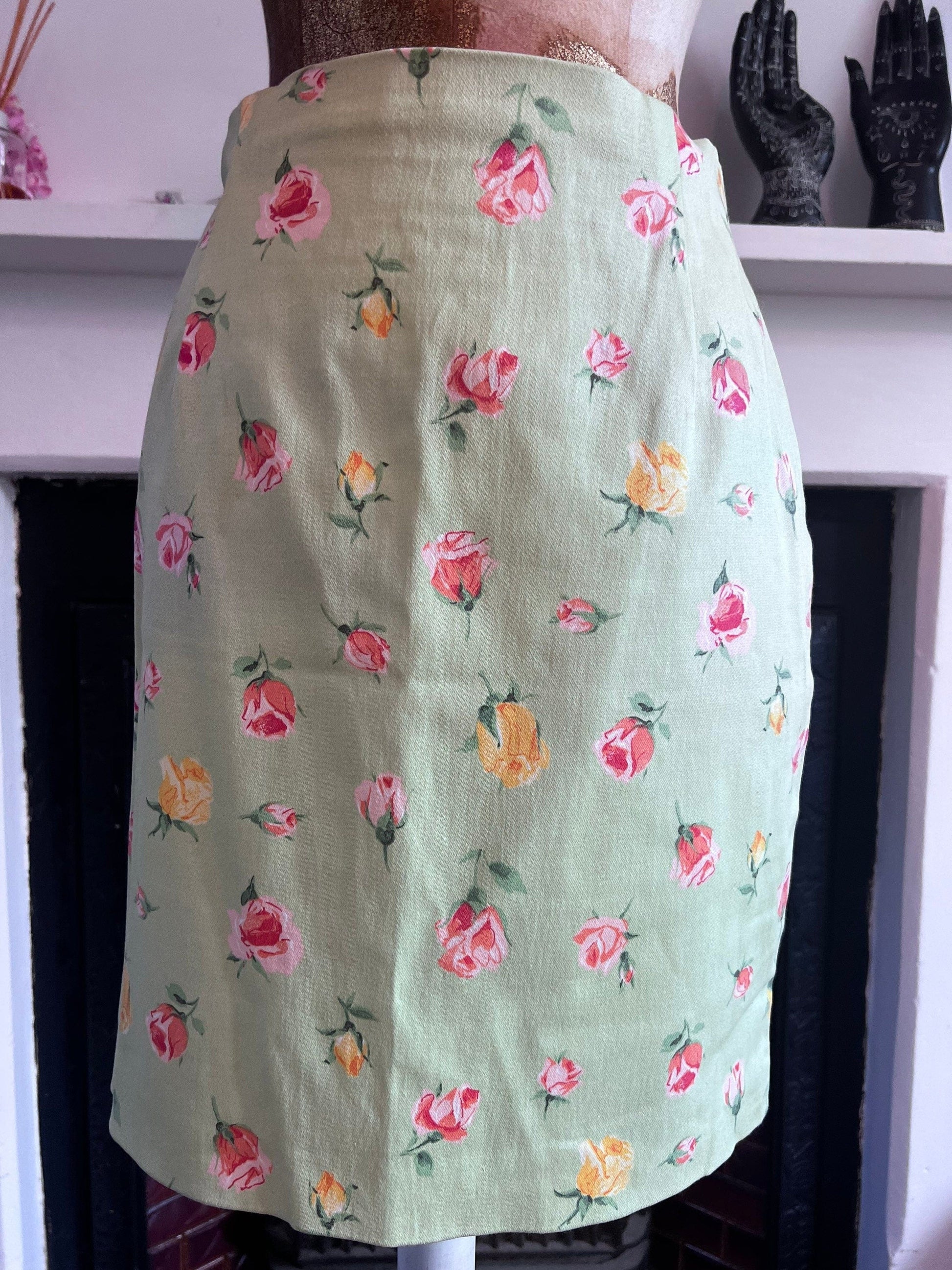 Vintage 90s M&S green floral skirt - pink yellow flowered skirt with back zip - stretch Lyrca pencil skirt