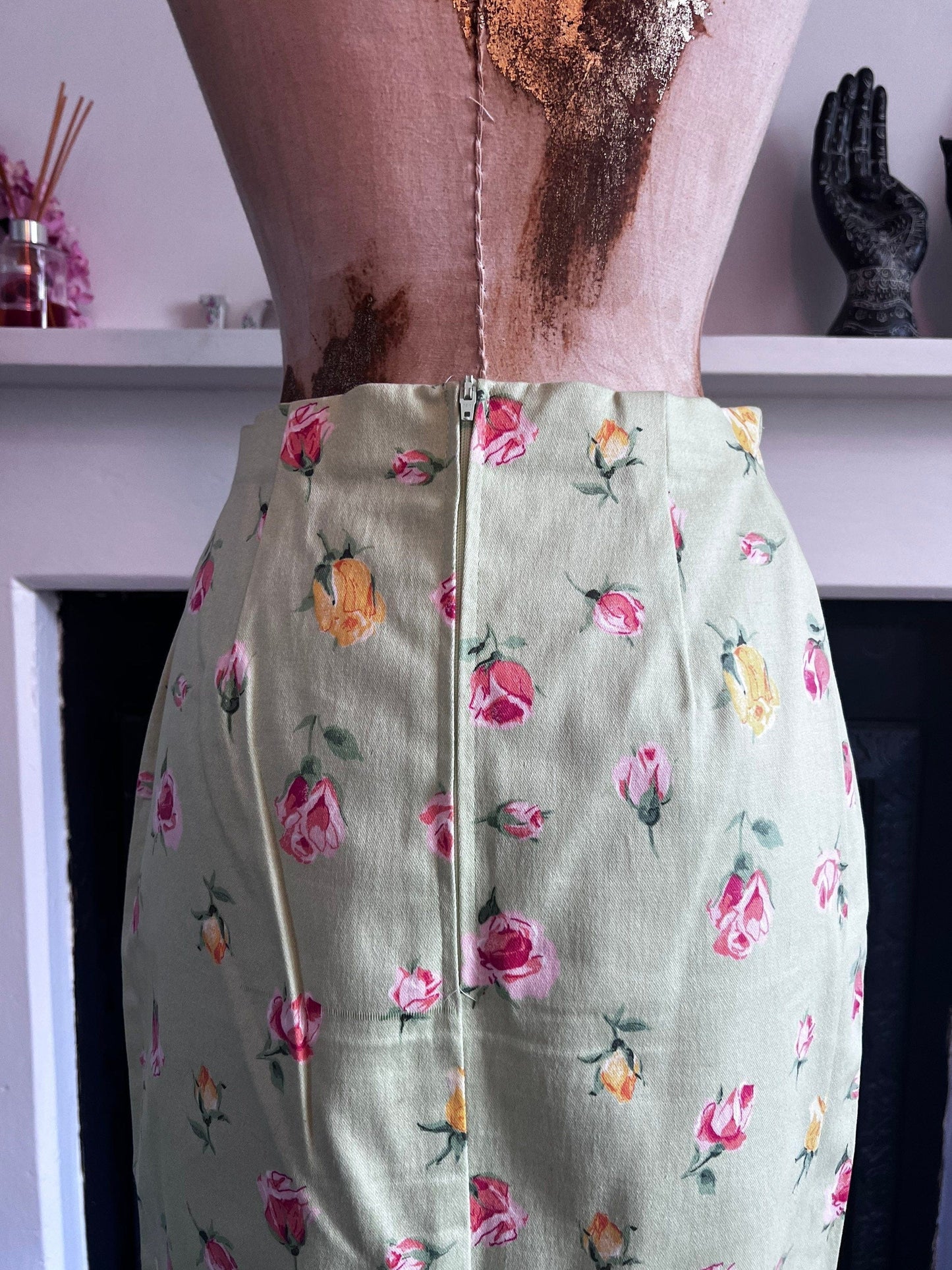 Vintage 90s M&S green floral skirt - pink yellow flowered skirt with back zip - stretch Lyrca pencil skirt