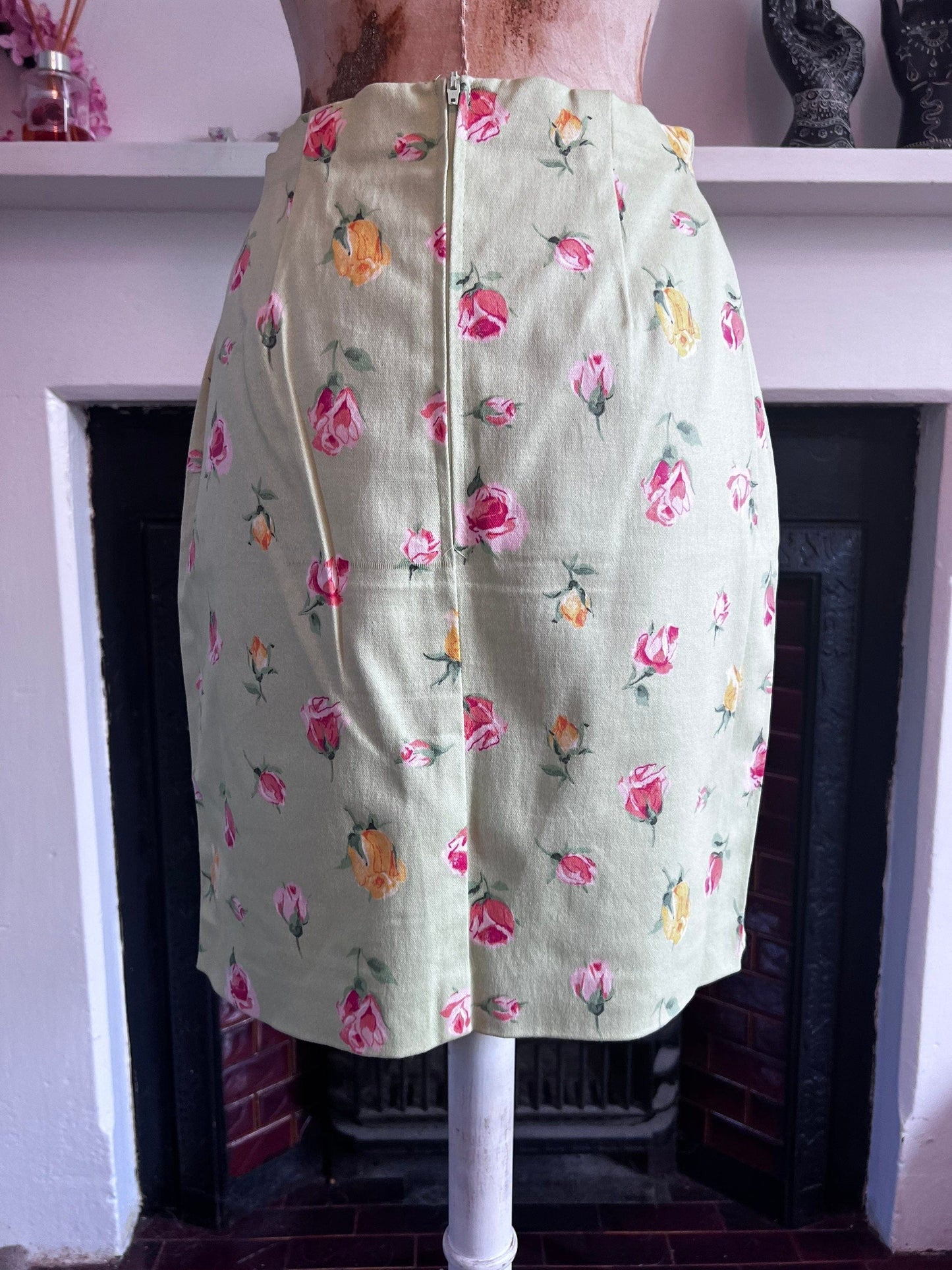 Vintage 90s M&S green floral skirt - pink yellow flowered skirt with back zip - stretch Lyrca pencil skirt