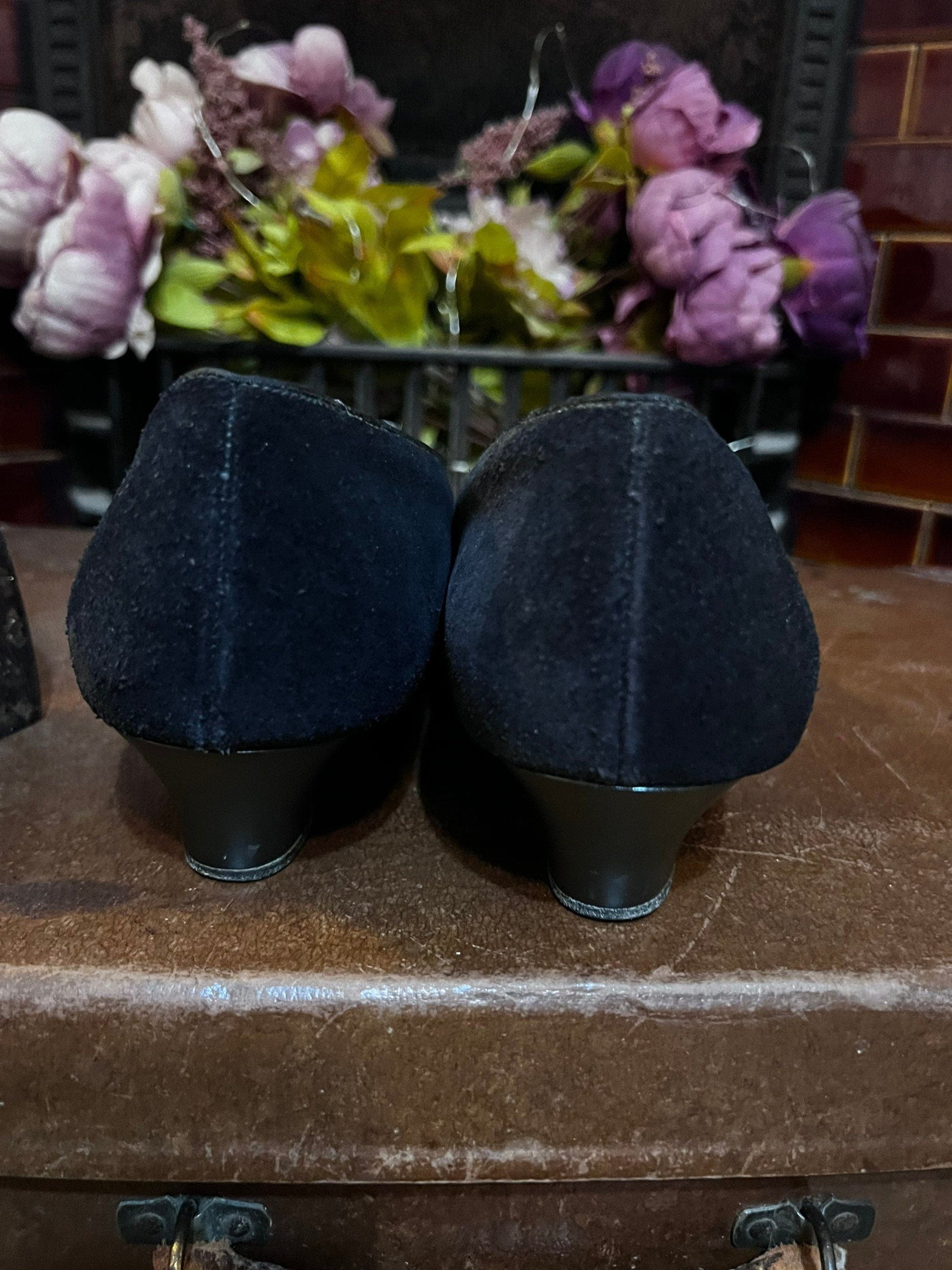 1940’s Vintage Slipper Shoes Black Suede Moreland Sheepskin Black Suede Slippers UK 5 - Vintage slipper - Vintage Shoes, 1940s Vintage Foot