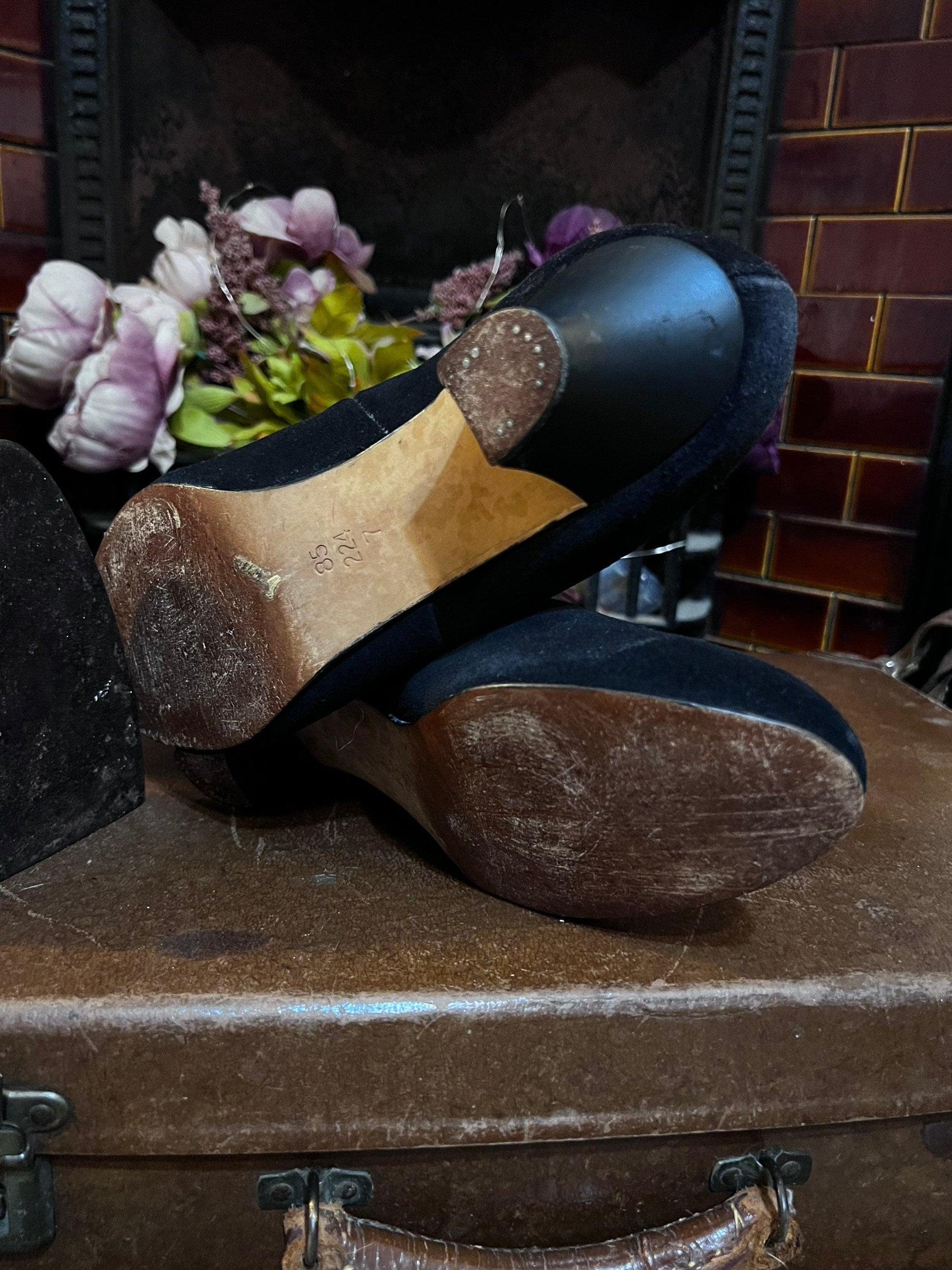 1940’s Vintage Slipper Shoes Black Suede Moreland Sheepskin Black Suede Slippers UK 5 - Vintage slipper - Vintage Shoes, 1940s Vintage Foot