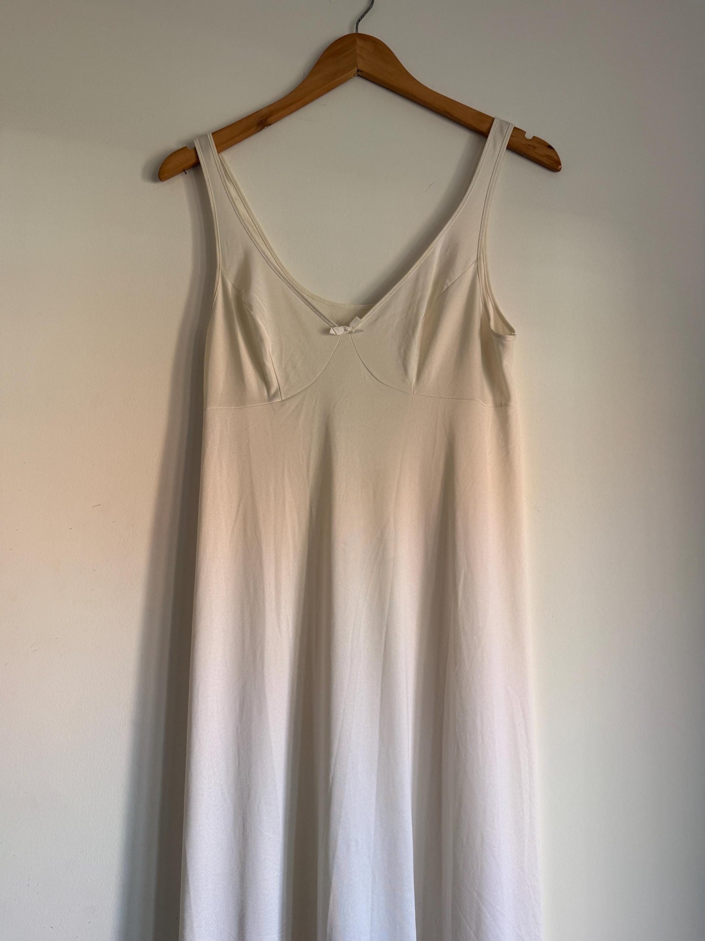 Vintage St Michael Ivory Full Length Slip – 1970s/80s Nylon Maxi Petticoat Nightdress – 36" Bust