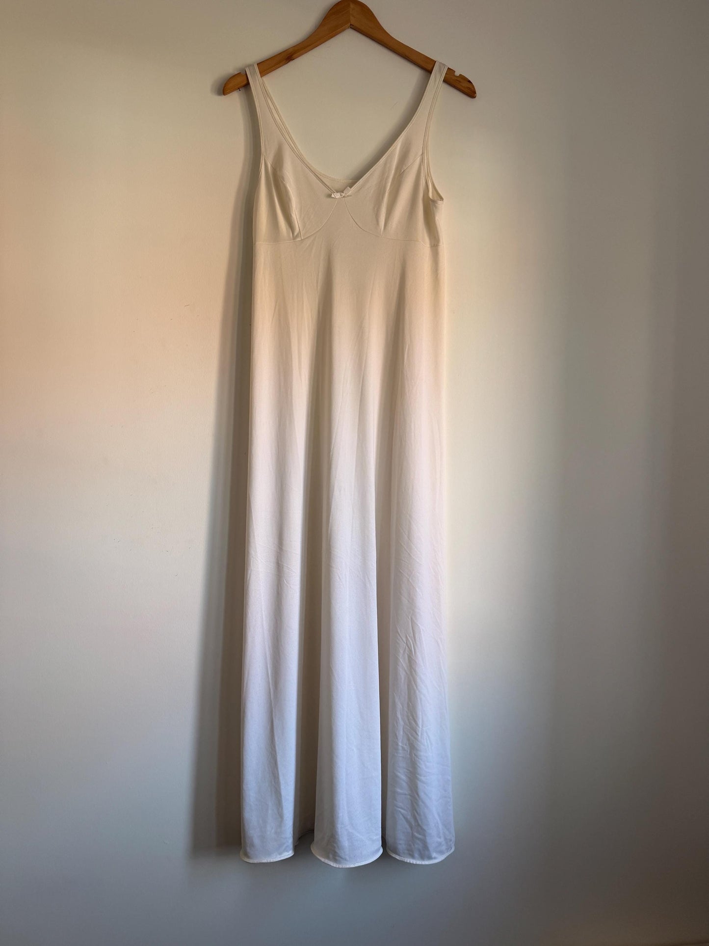 Vintage St Michael Ivory Full Length Slip – 1970s/80s Nylon Maxi Petticoat Nightdress – 36" Bust