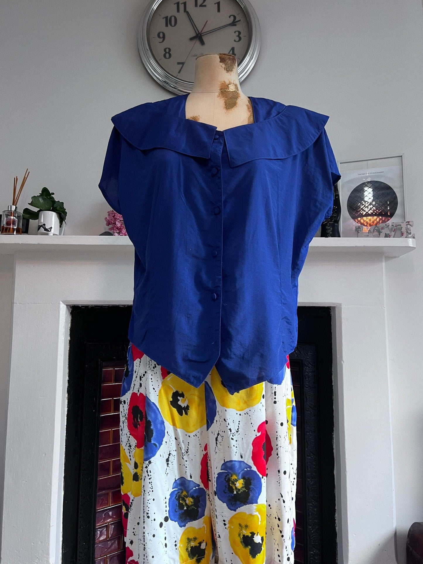 Vintage Suit Set 80s two peice shorts & top bright and white floral - bright blue blouse and poppy shorts 1980s two piece set