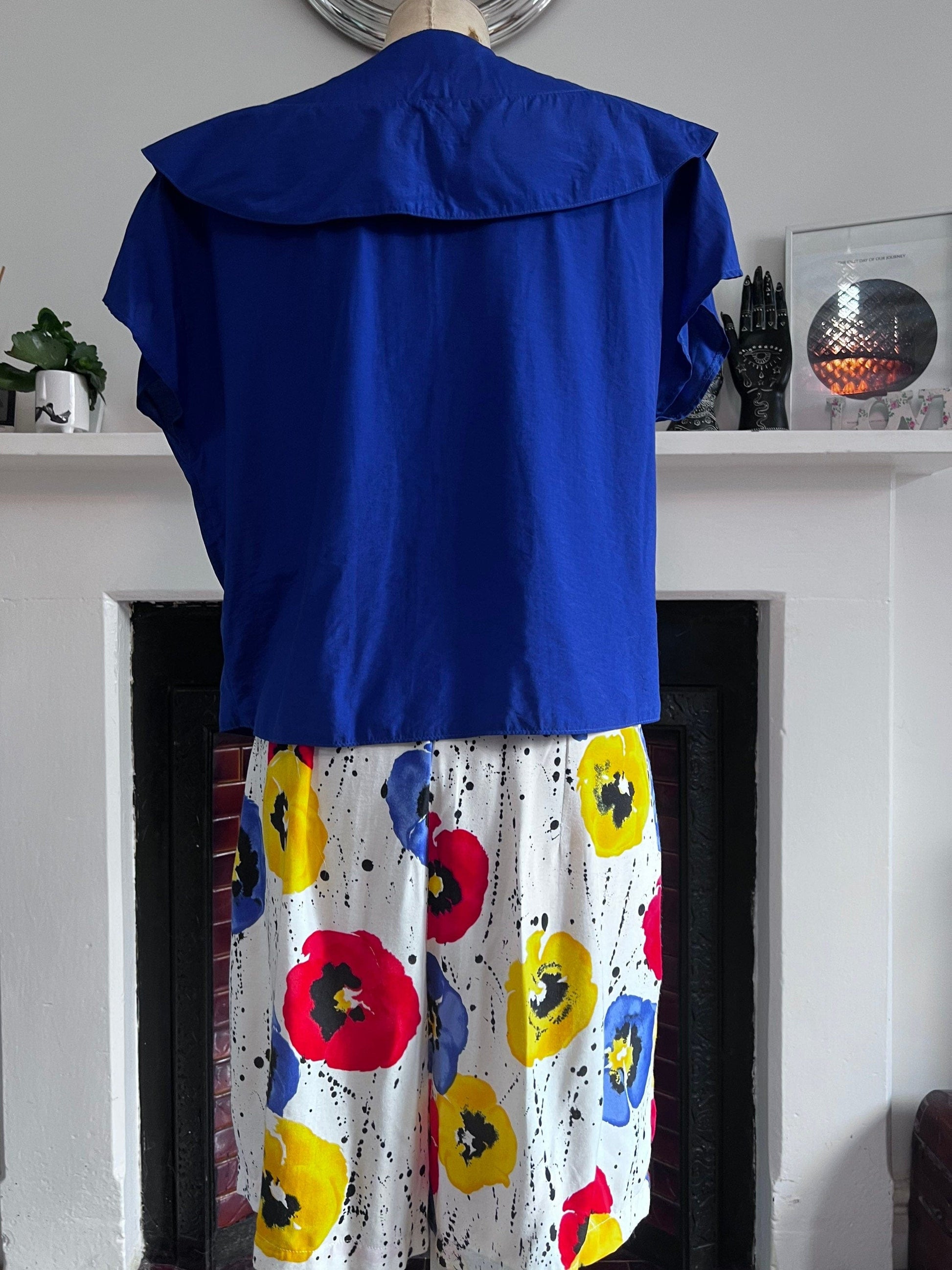 Vintage Suit Set 80s two peice shorts & top bright and white floral - bright blue blouse and poppy shorts 1980s two piece set
