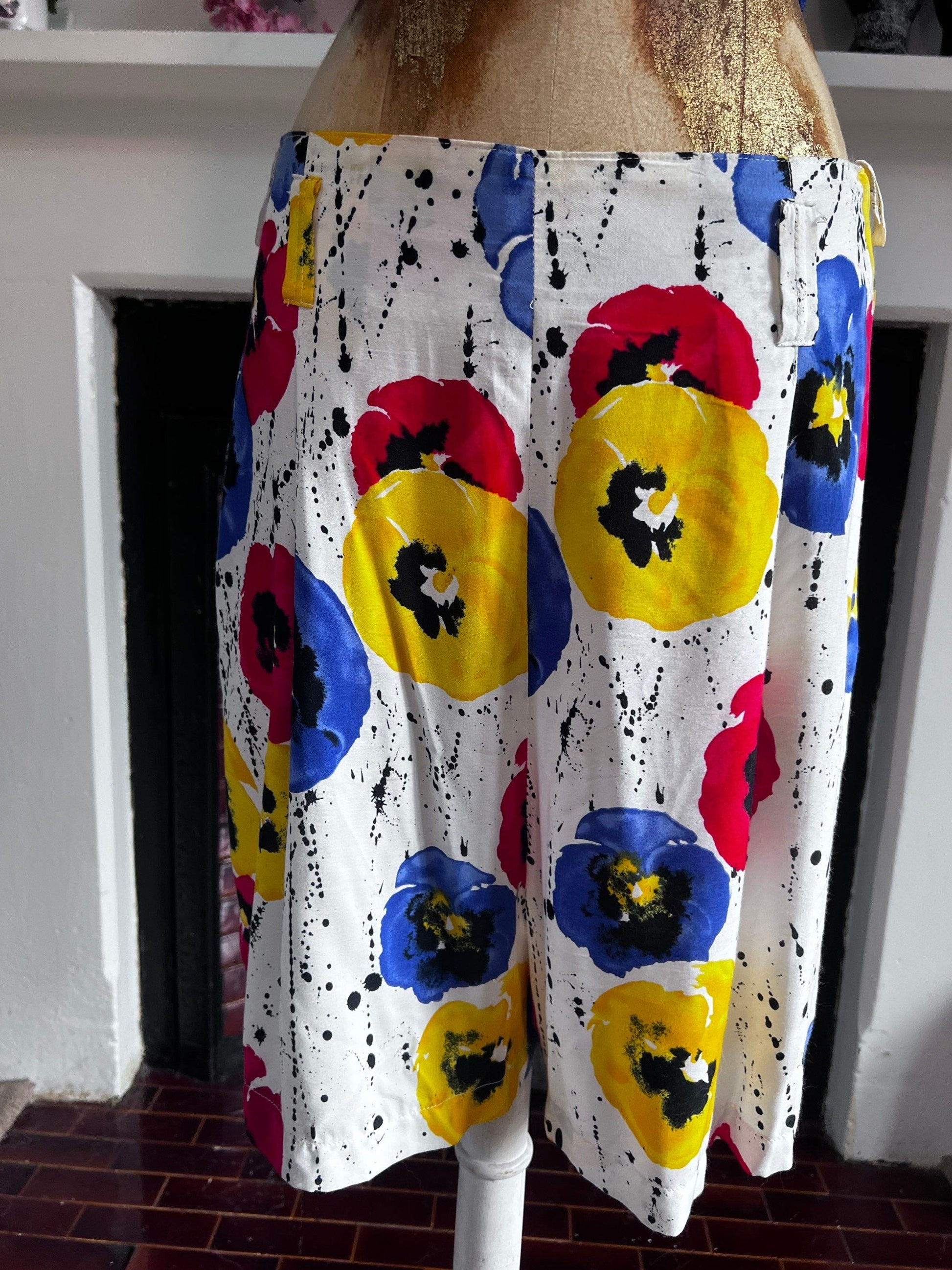 Vintage Suit Set 80s two peice shorts & top bright and white floral - bright blue blouse and poppy shorts 1980s two piece set