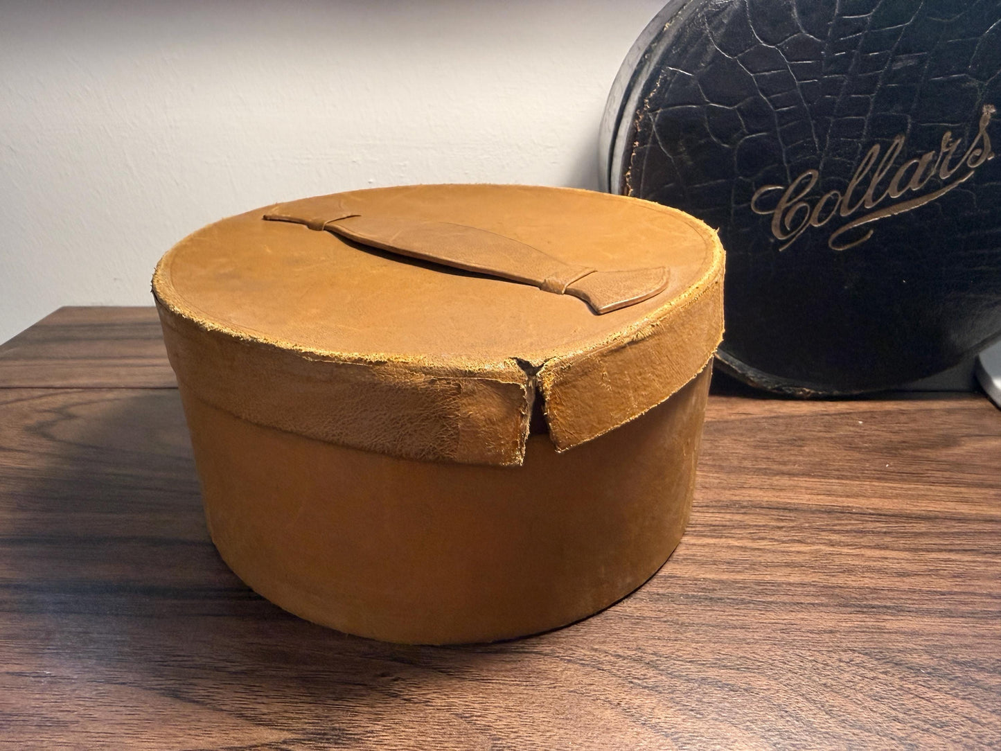 Vintage Tan Leather Collar Box | Gentleman's Travel Collar Storage Case