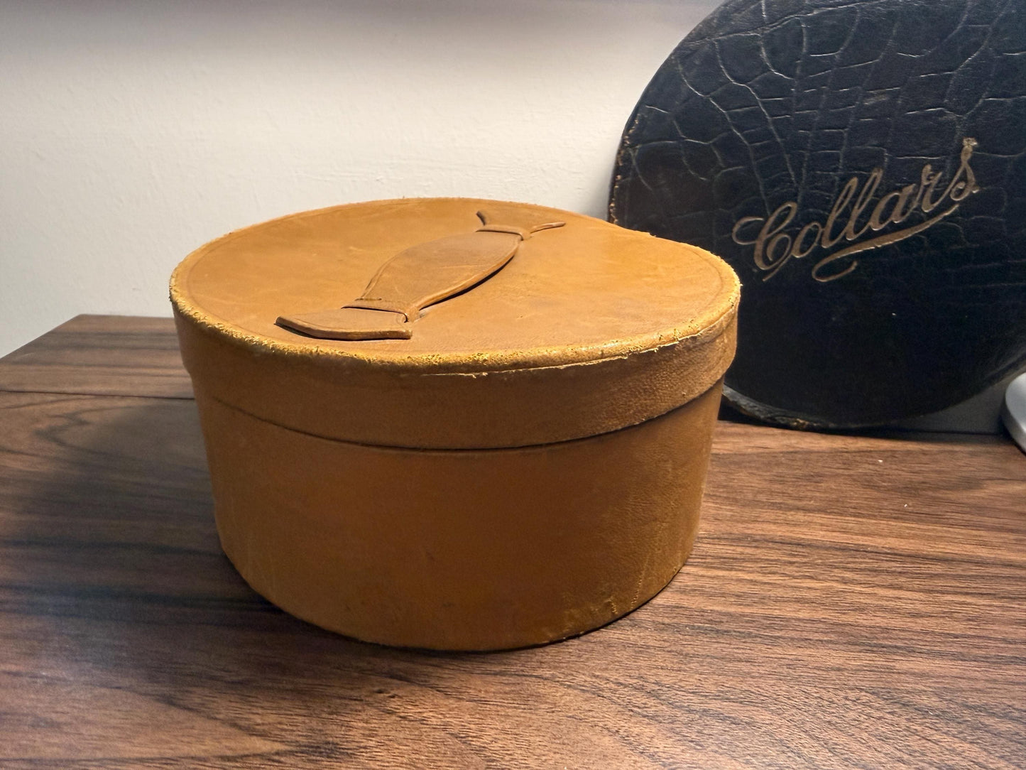 Vintage Tan Leather Collar Box | Gentleman's Travel Collar Storage Case