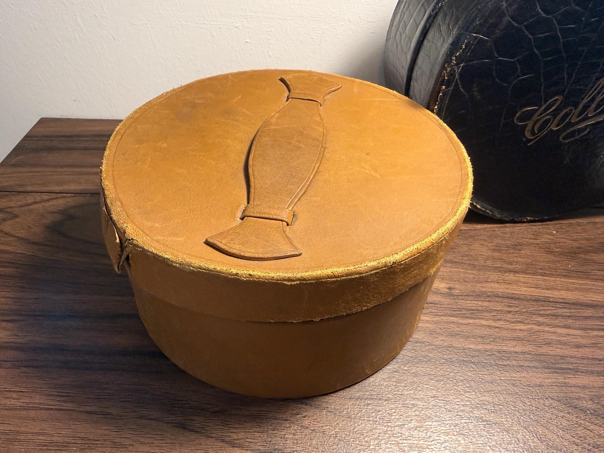 Vintage Tan Leather Collar Box | Gentleman's Travel Collar Storage Case