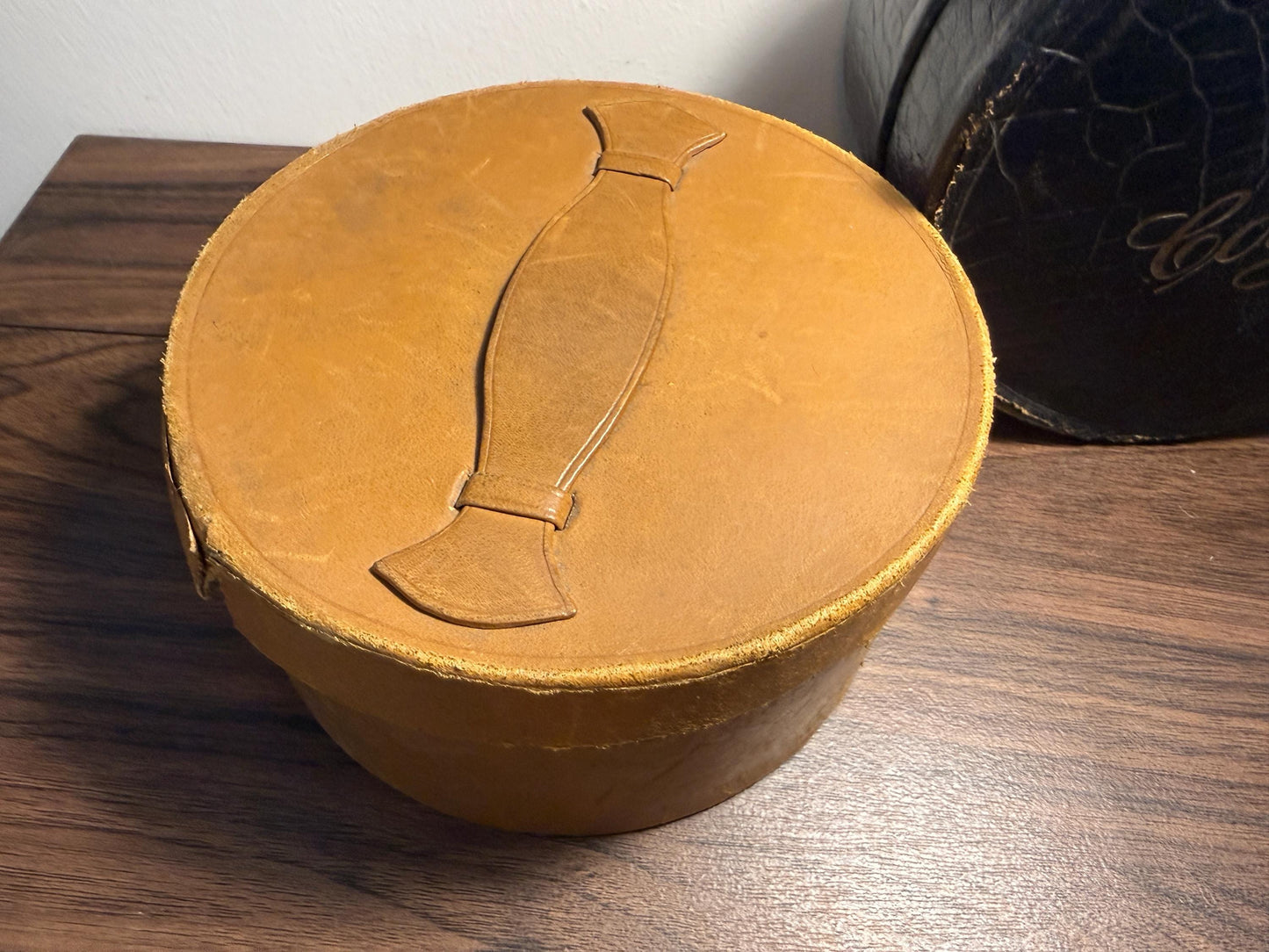 Vintage Tan Leather Collar Box | Gentleman's Travel Collar Storage Case