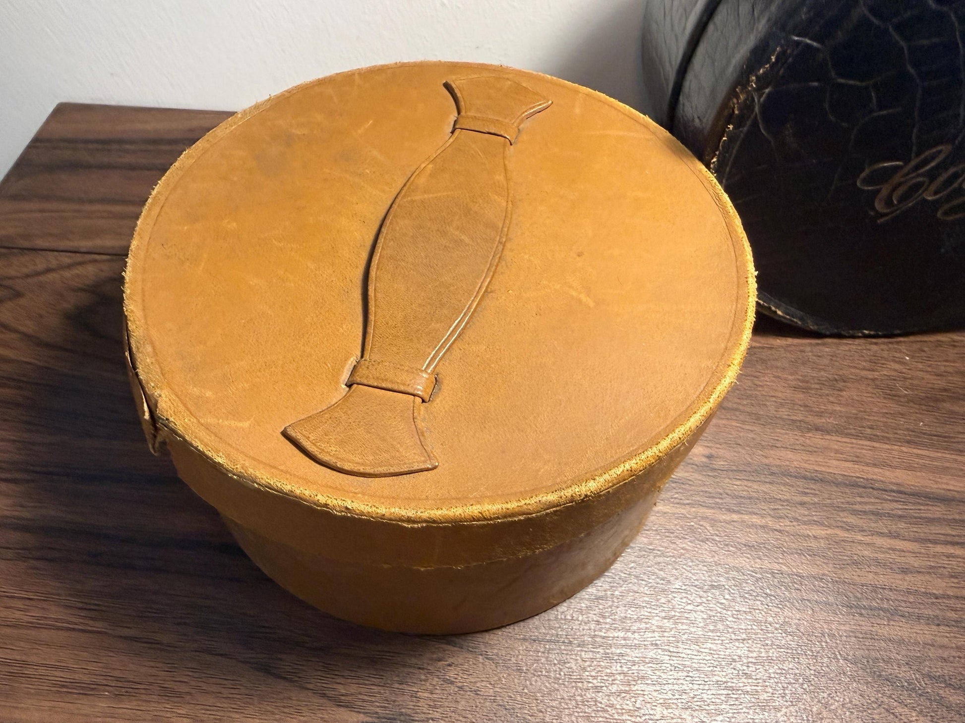 Vintage Tan Leather Collar Box | Gentleman's Travel Collar Storage Case