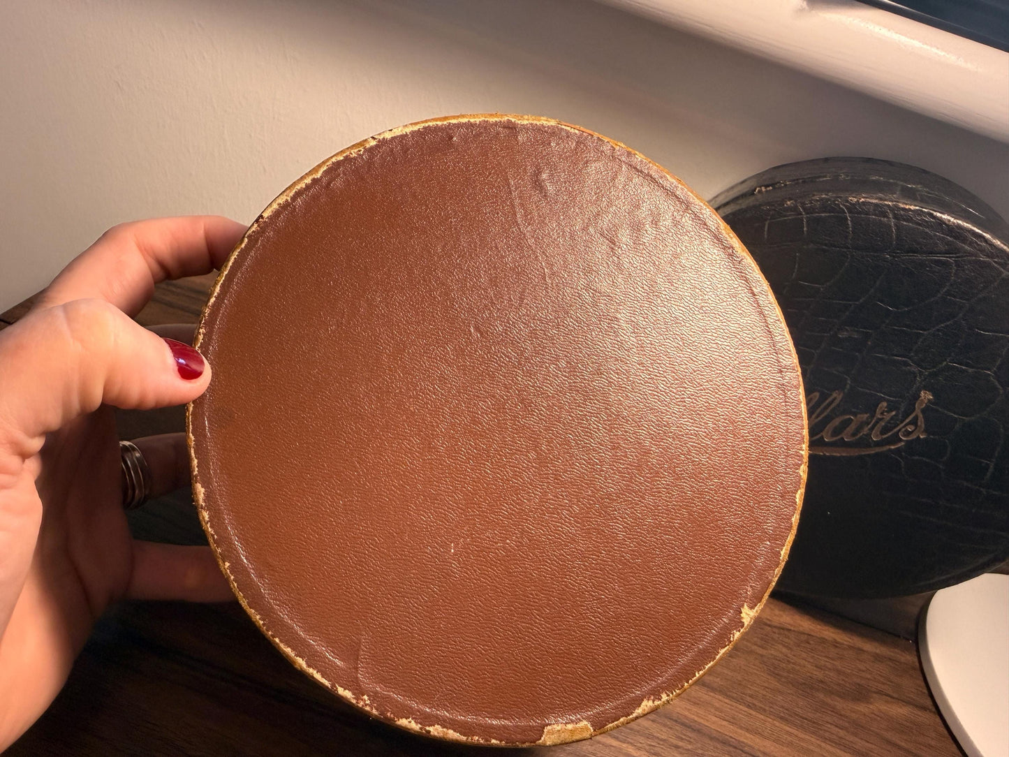 Vintage Tan Leather Collar Box | Gentleman's Travel Collar Storage Case