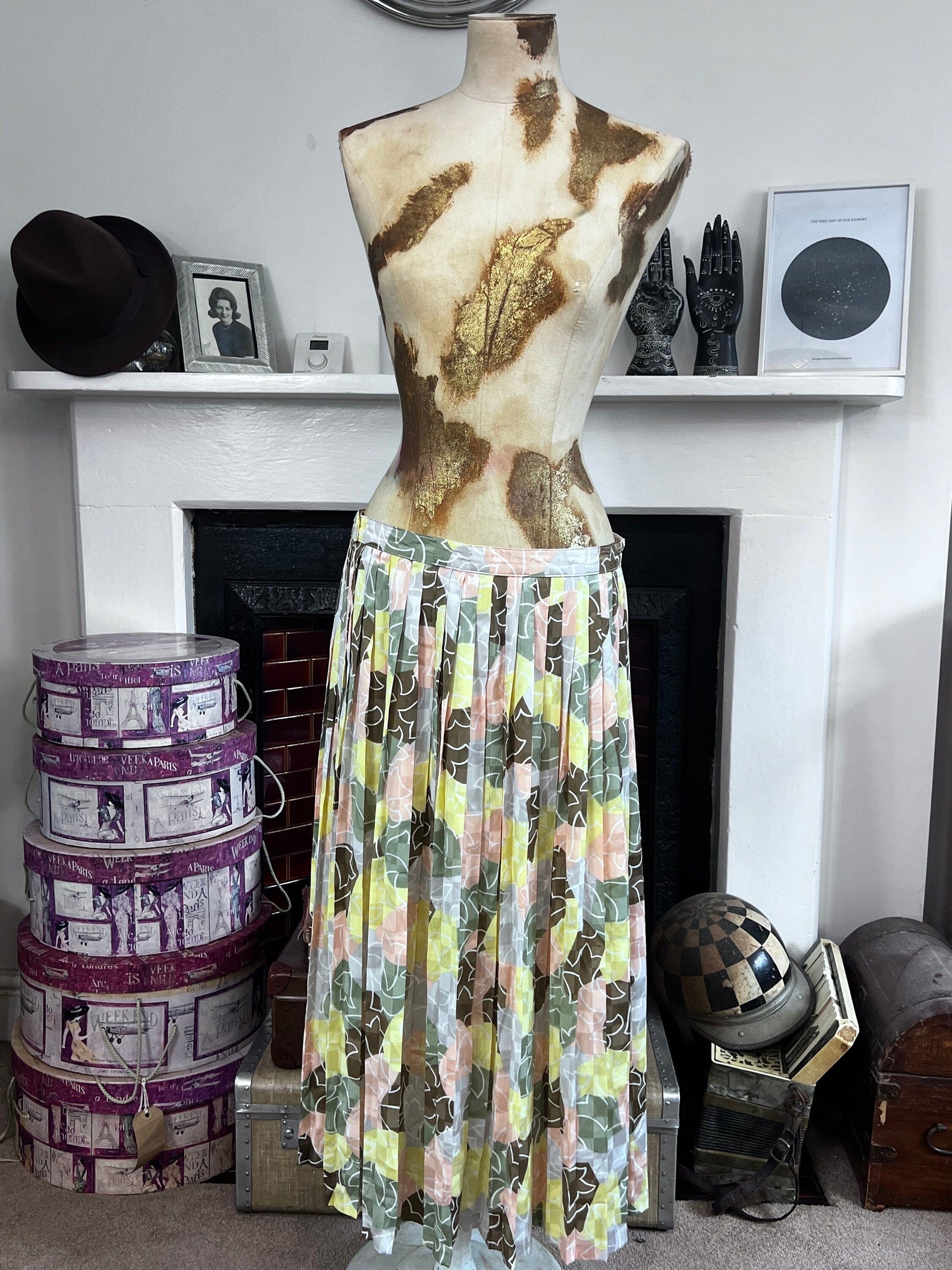 Co-ordinated Blouse and pleated skirt set Pink Brown Yellow, Floral 80s - Skirt set, Two Peice suit set, skirt set, blouse and skirt set
