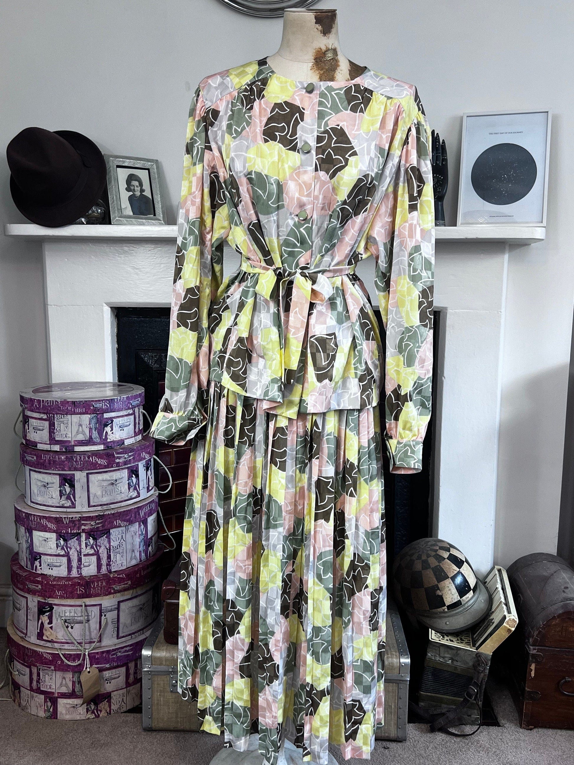 Vintage Two Piece Blouse pleated skirt set Pink Floral 80s