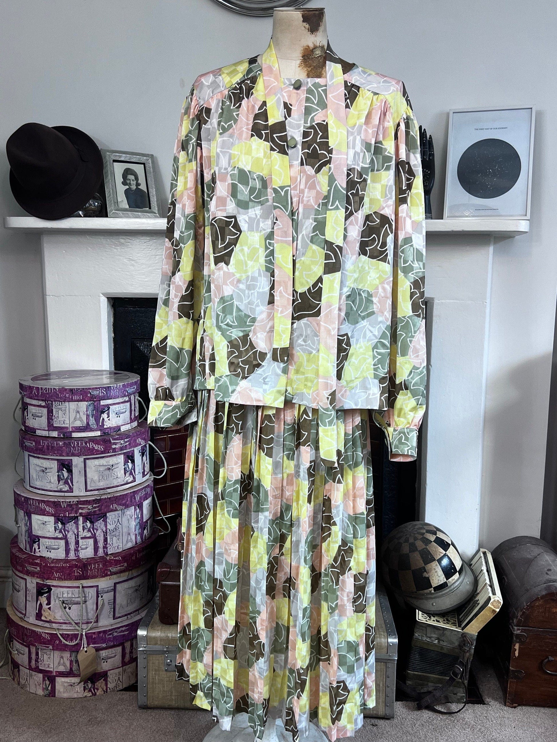 Co-ordinated Blouse and pleated skirt set Pink Brown Yellow, Floral 80s - Skirt set, Two Peice suit set, skirt set, blouse and skirt set