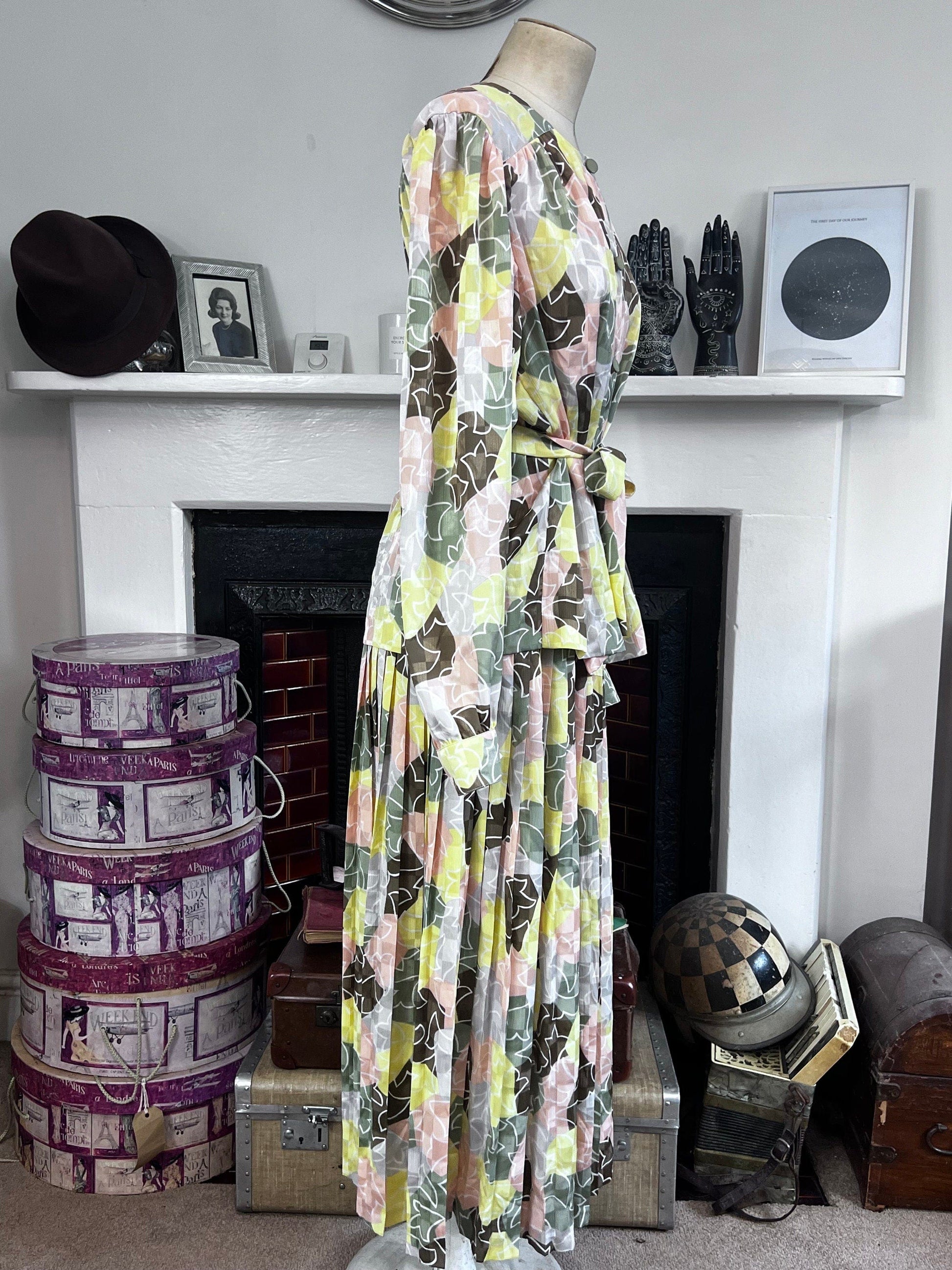 Co-ordinated Blouse and pleated skirt set Pink Brown Yellow, Floral 80s - Skirt set, Two Peice suit set, skirt set, blouse and skirt set