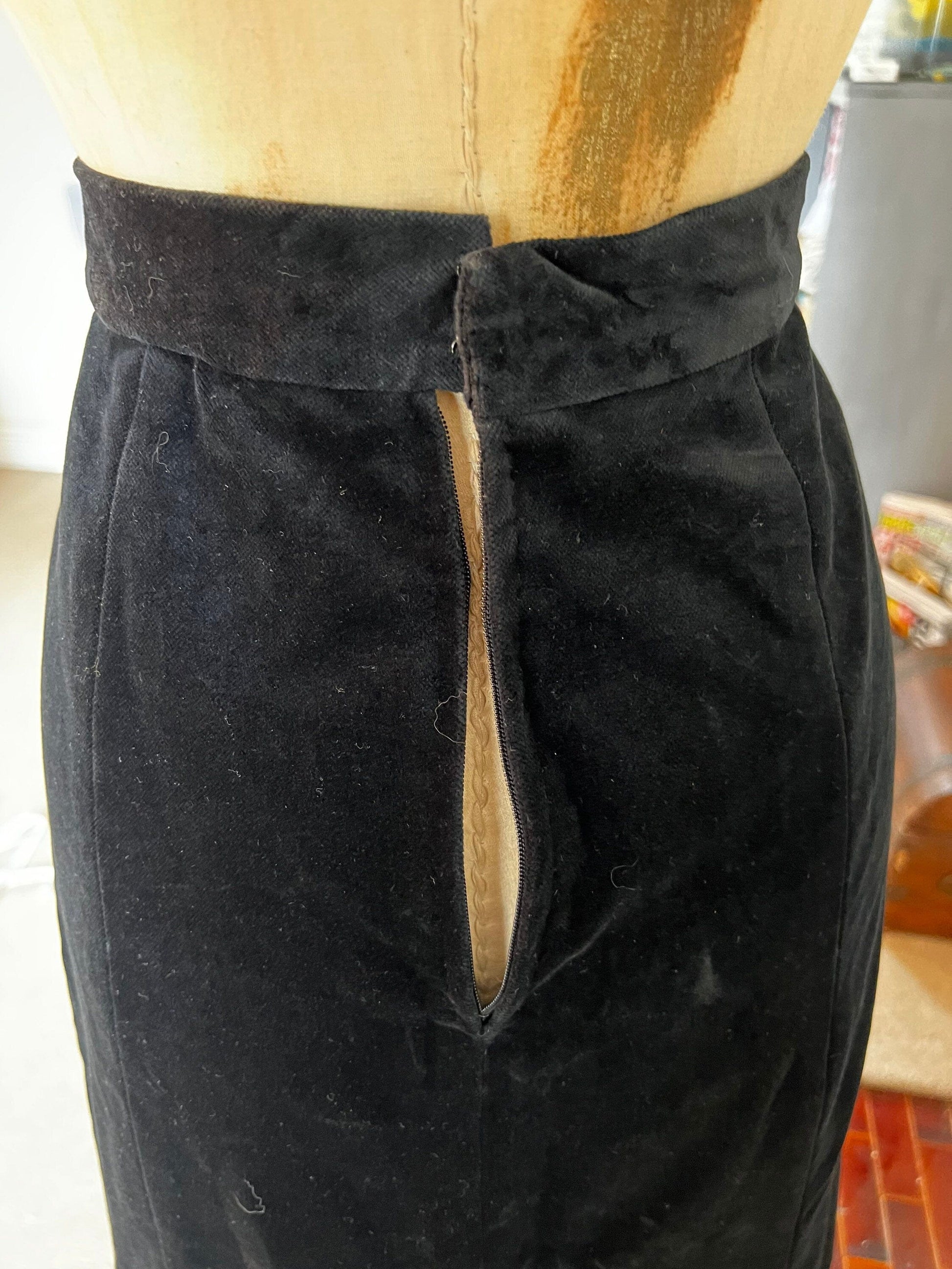 Vintage Velvet Skirt Midi Length Black With Lillies and Dragonfly patterns UK Size 8 - Needs New Zip