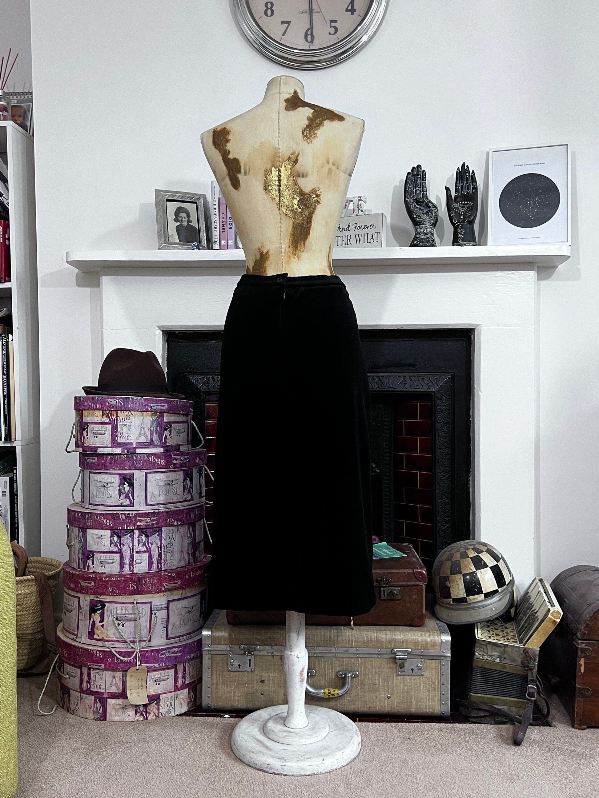Vintage Velvet Skirt Midi Length Pencil Skirt Black, Vintage Bkack mid calf skirt, vintage pencil skirt, black skirt, velvet vintage skirt