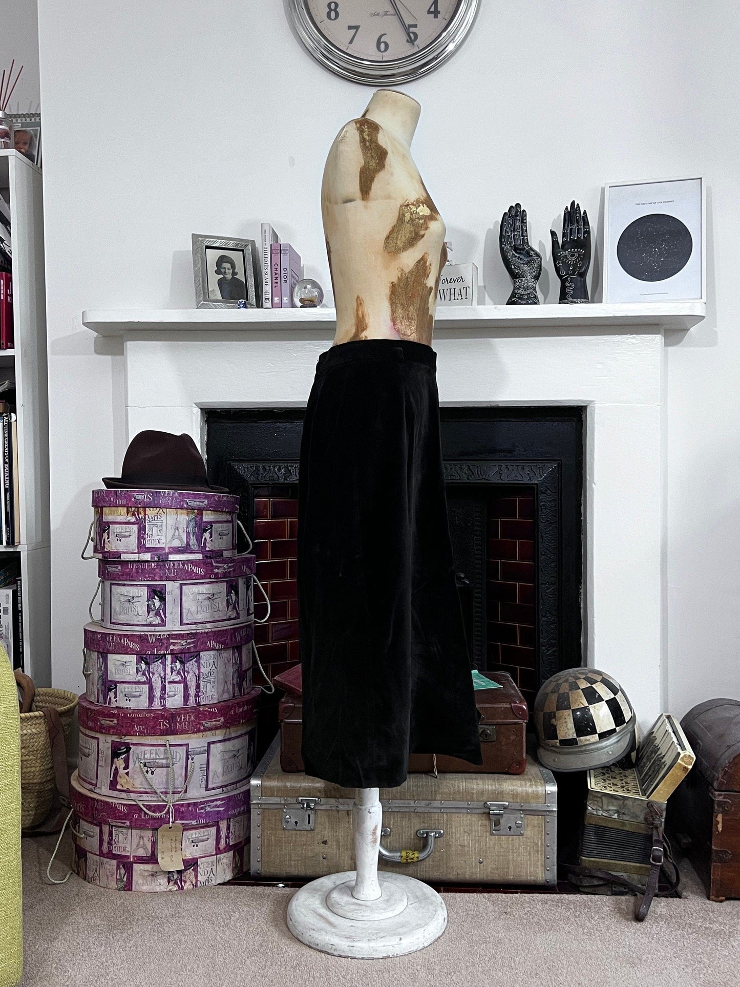 Vintage Velvet Skirt Midi Length Pencil Skirt Black, Vintage Black mid calf skirt, vintage pencil skirt, black skirt, velvet vintage skirt