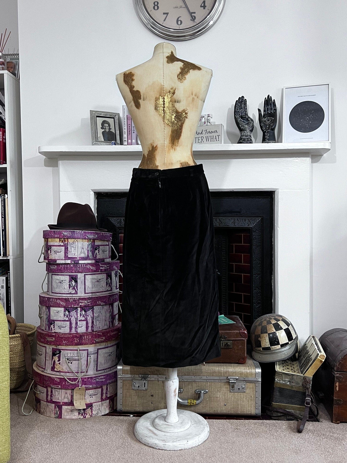 Vintage Velvet Skirt Midi Length Pencil Skirt Black, Vintage Black mid calf skirt, vintage pencil skirt, black skirt, velvet vintage skirt
