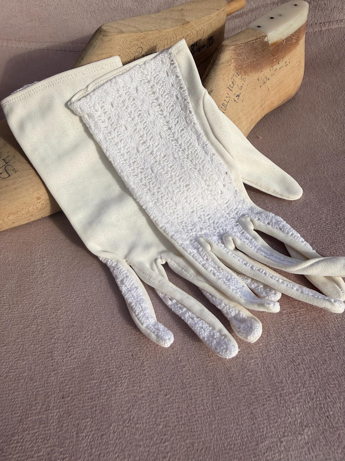 Vintage White Crochet Back Gloves with Cream Fabric Palms – Bridal Wedding Accessories