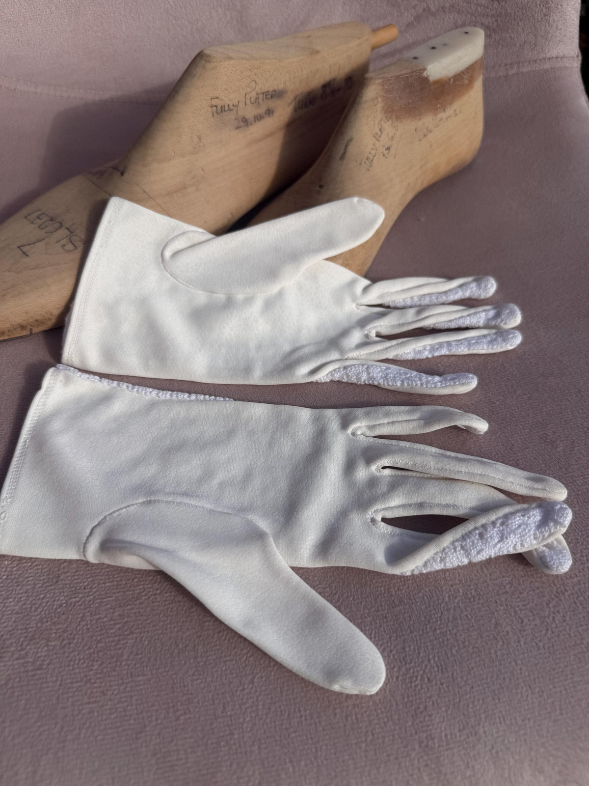 Vintage White Crochet Back Gloves with Cream Fabric Palms – Bridal Wedding Accessories