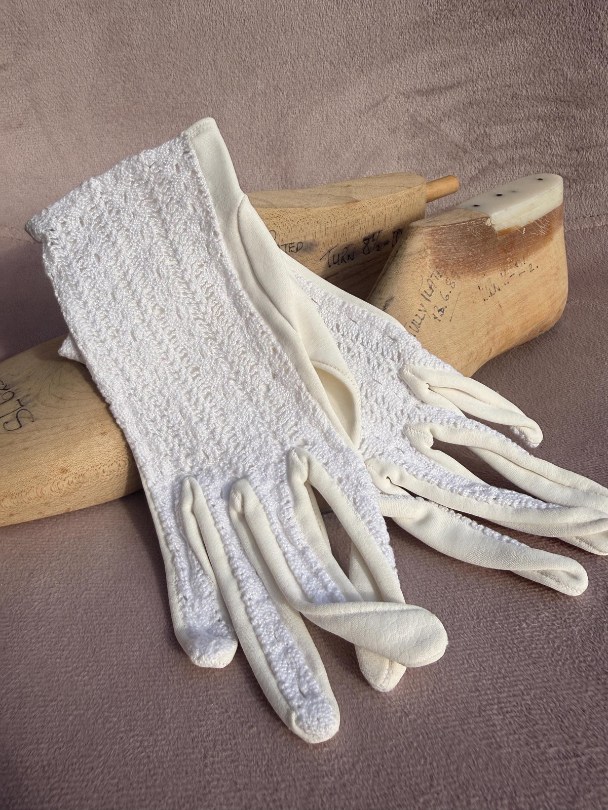 Vintage White Crochet Back Gloves with Cream Fabric Palms – Bridal Wedding Accessories