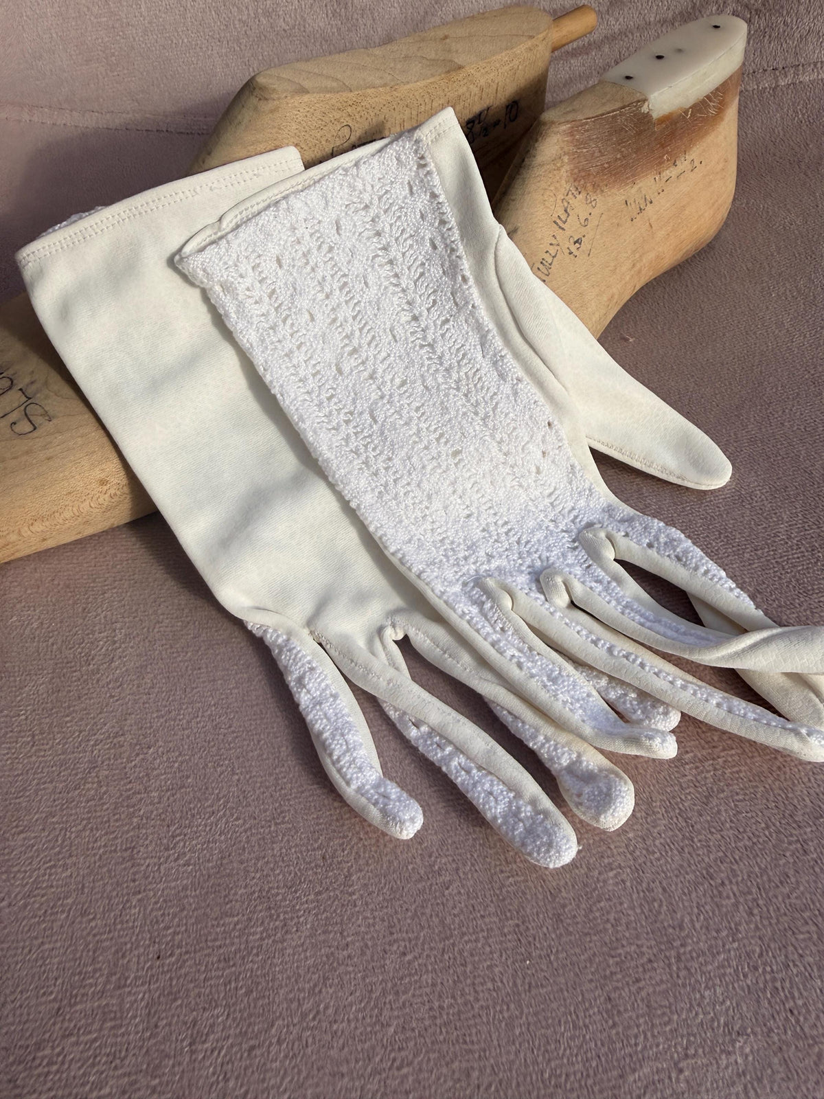 Vintage White Crochet Back Gloves with Cream Fabric Palms – Bridal Wedding Accessories