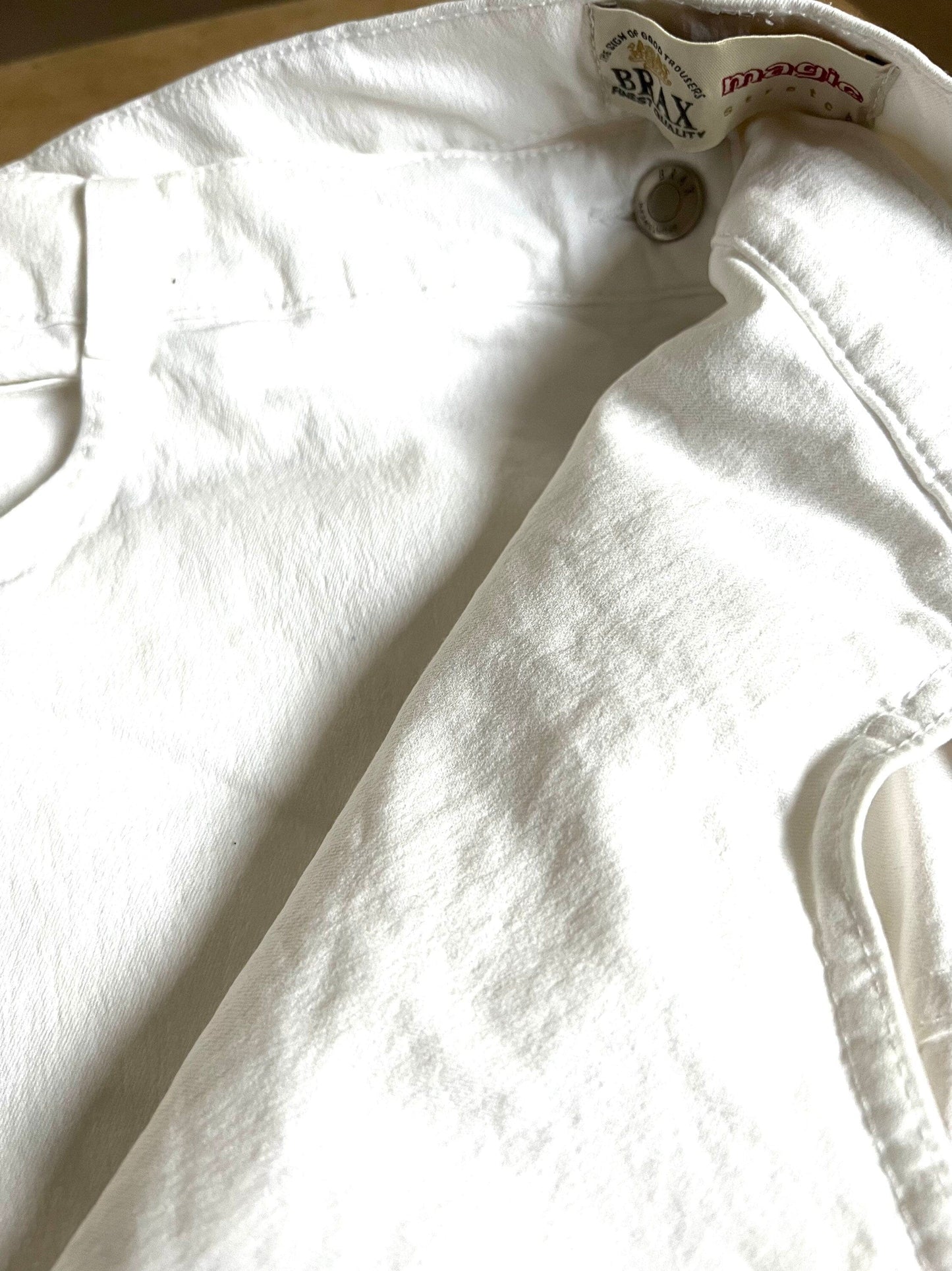 Vintage White Jeans - Brax Magic Stretch White Jeans W36” L29” UK 16