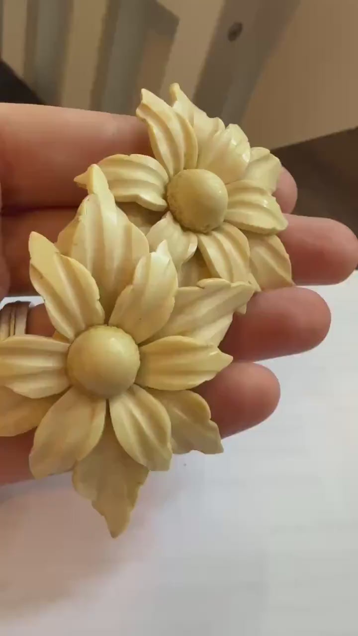 Large 1930s Celluloid Triple Flower Brooch Cream Daisy Floral Spray Art Deco Statement Jewellery
