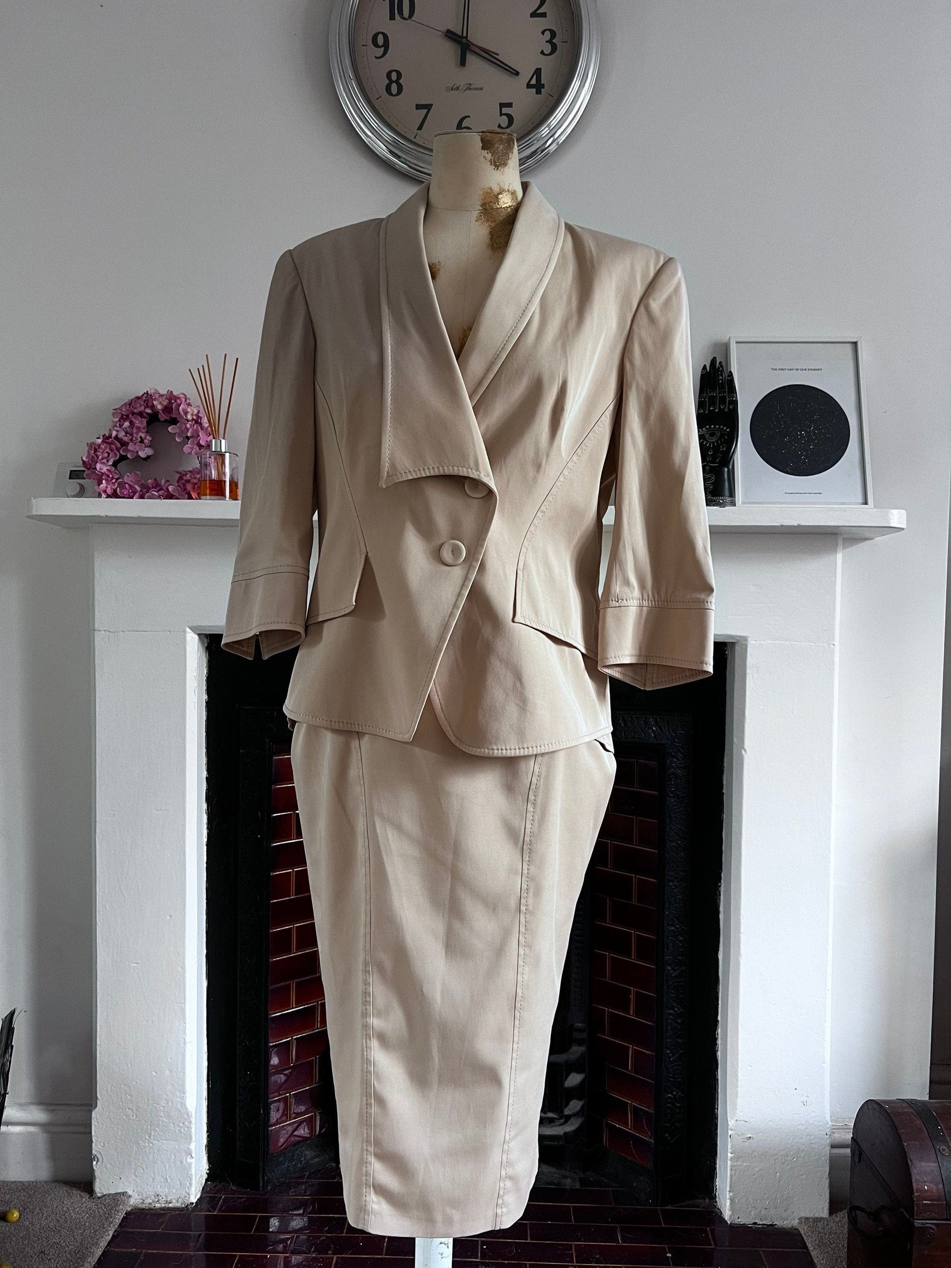 Cream vintage Suit Safari Style 1980s Skirt Suit - longline pencil Skirt and longline blazer with pocket details Size EU44