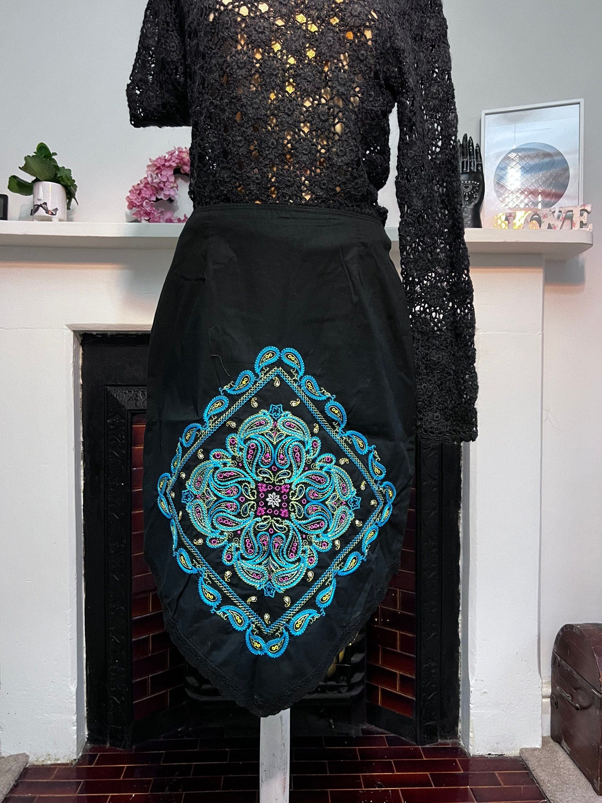 Vintage 1990s Black Embroidered stretch Pencil Skirt Knee Length UK Size 10 - 90s Fashion Stretch Mini Skirt Black